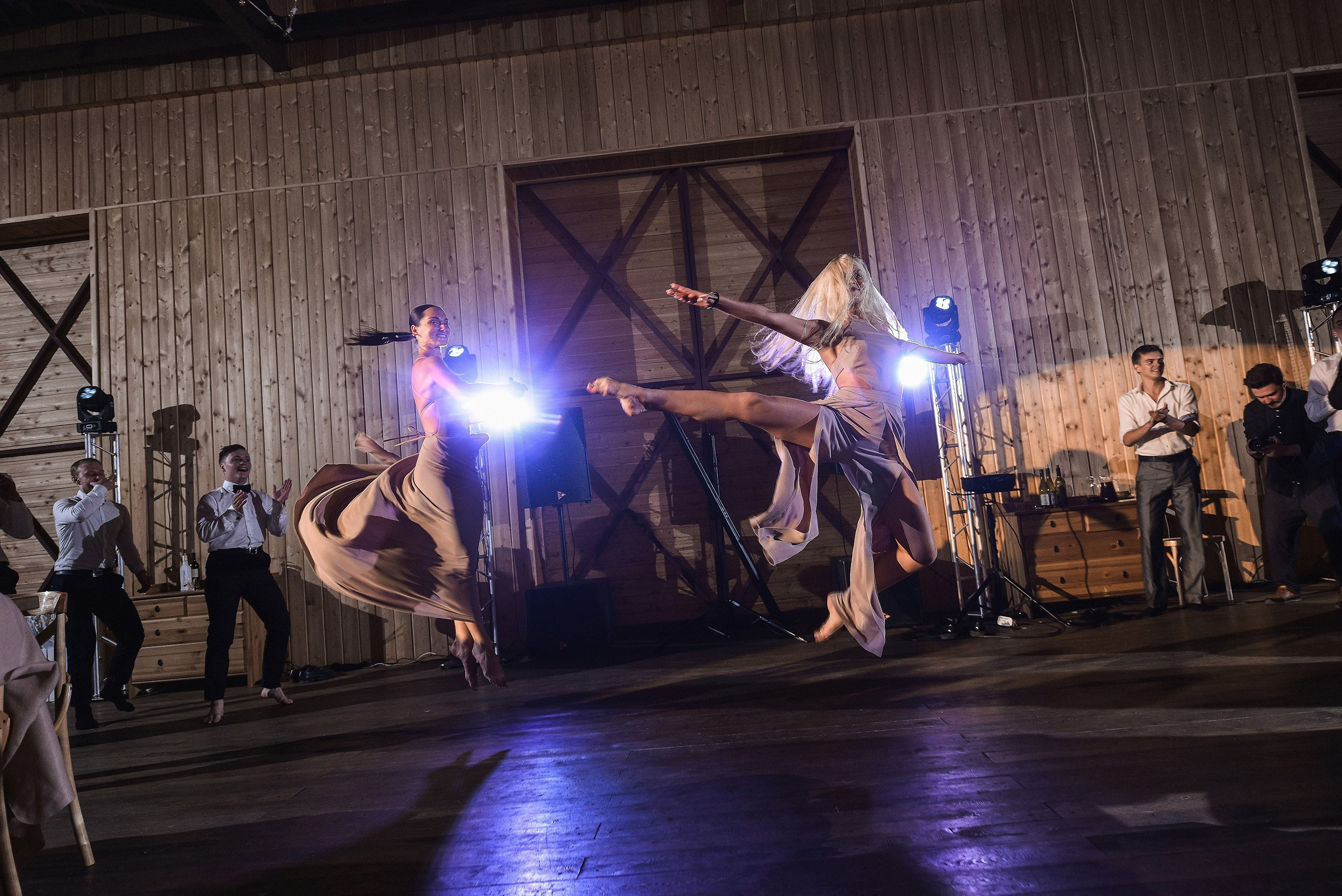 🌄 Демьян и Катя — свадьба в нацпарке "Столбы" | Веселый банкет и эпичные фото на скалах. 📸 Свадебный и семейный фотограф в Красноярске Тихомиров Евгений | 17 лет опыта | 800+ свадеб