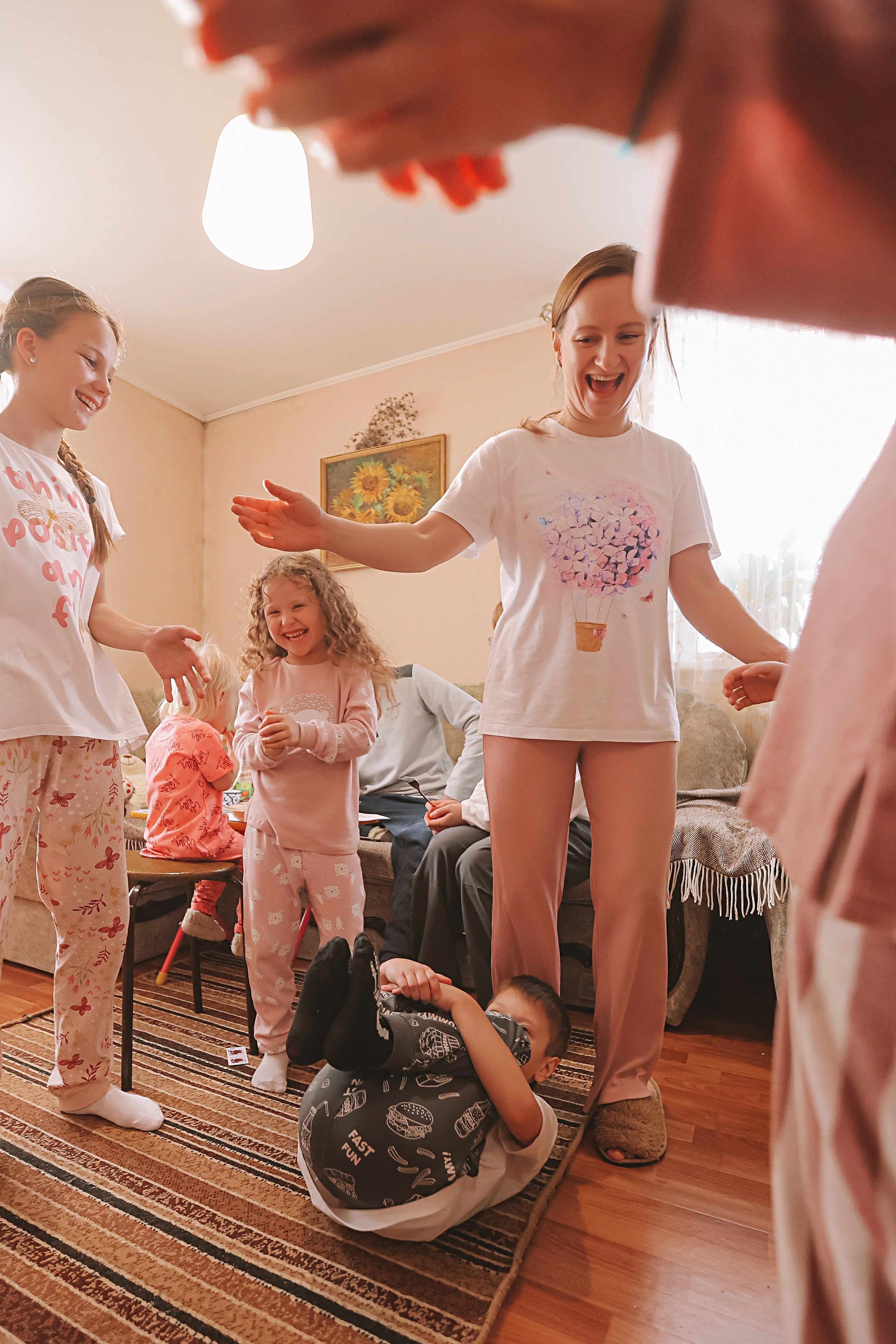 Большая семья репортаж. Семейный фотограф Тюмень, фотограф на роды Салмина Мария