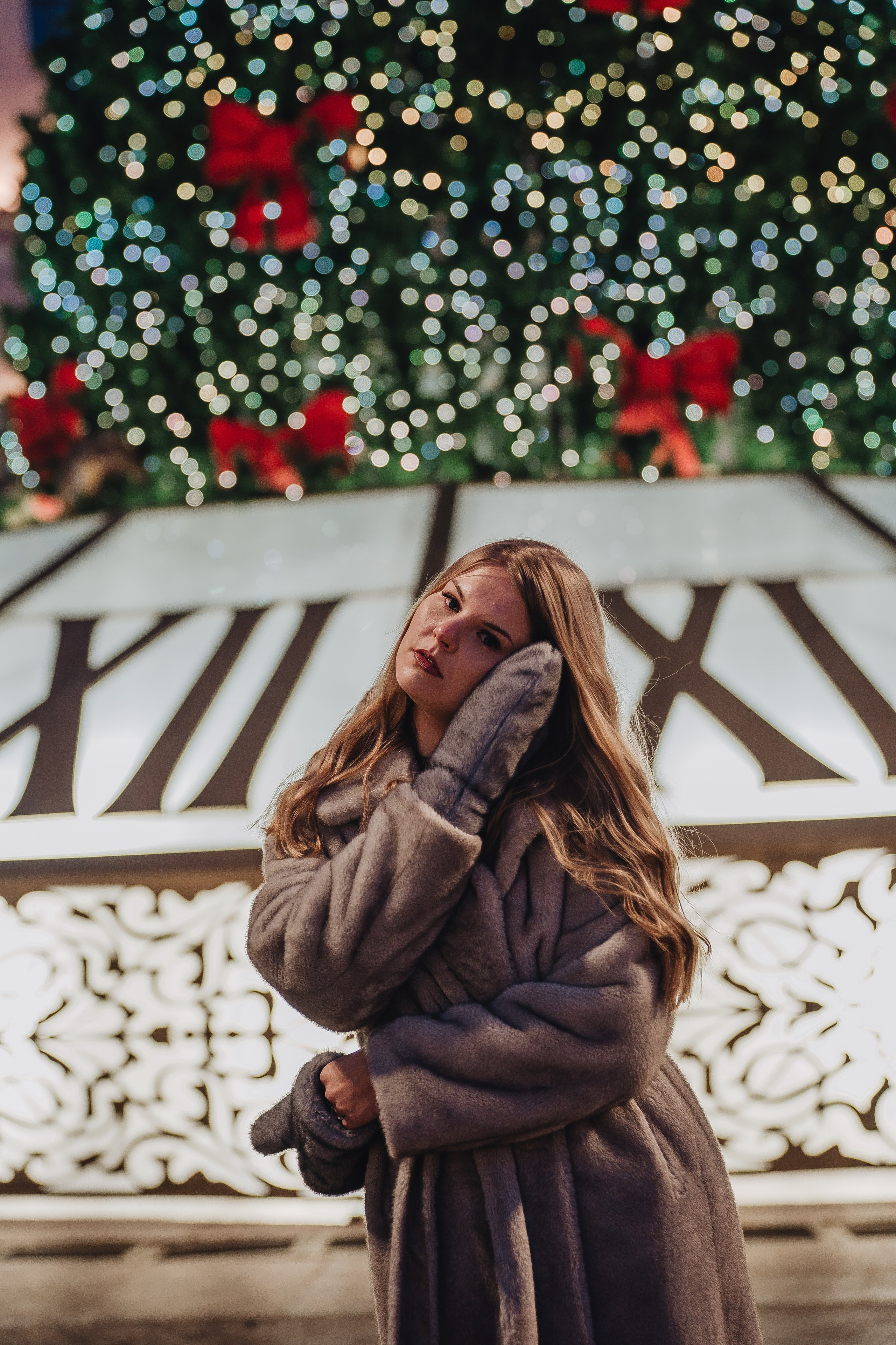ПРОГУЛКА НА МАНЕЖНОЙ ПЛОЩАДИ ДЛЯ ДЕВУШКИ ПЕРЕД НОВЫМ ГОДОМ (НОВОГОДНЯЯ ФОТОСЕССИИЯ НА МАНЕЖНОЙ ПЛОЩАДИ). Профессиональный фотограф, Санкт-Петербург — Виктория Богомолова