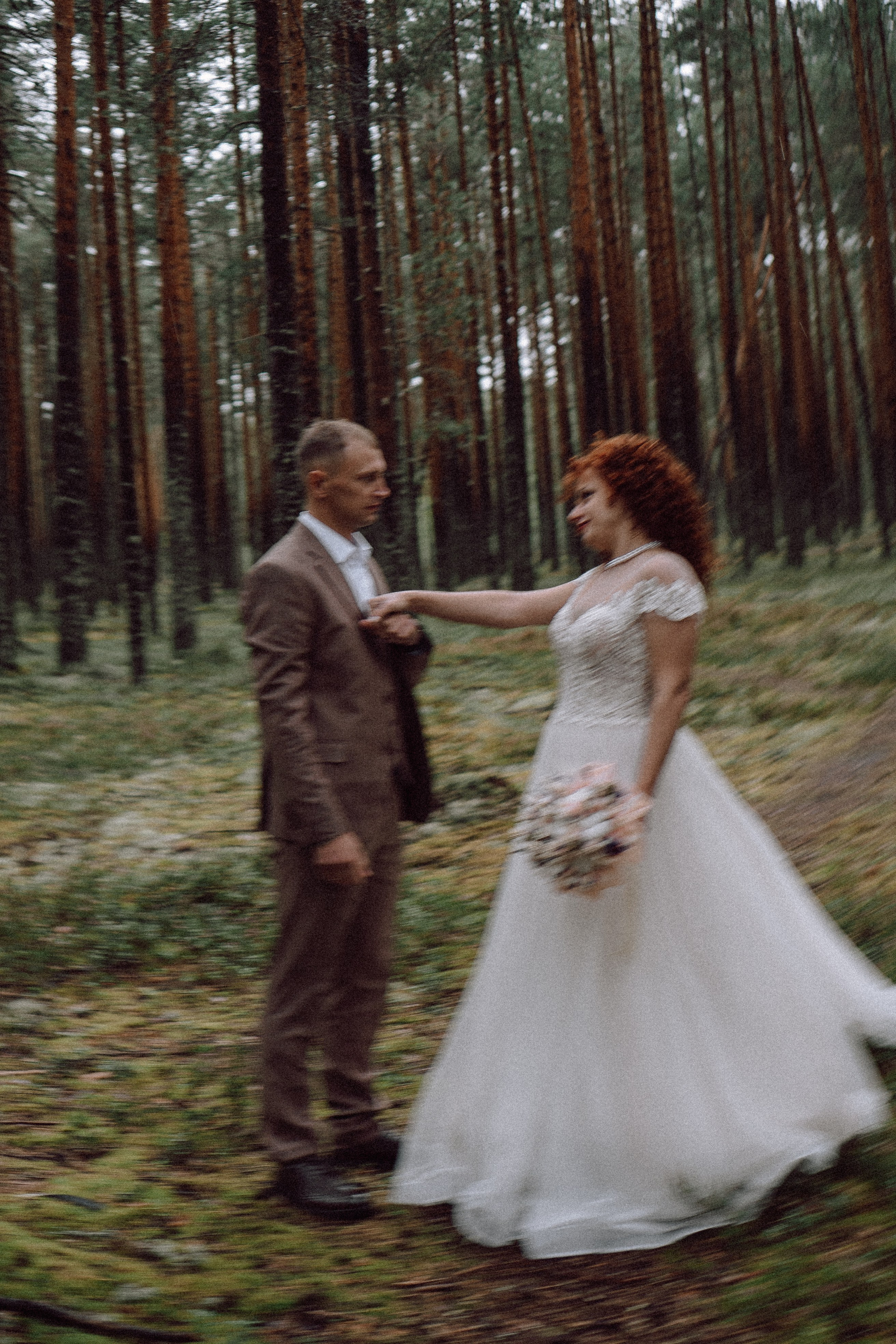 СВАДЕБНАЯ ФОТОСЕССИИЯ ПАРЫ В ГОРОДЕ ПРИОЗЕРСК В СОСНОВОМ ЛЕСУ И С ПИКАПОМ. Профессиональный фотограф, Санкт-Петербург — Виктория Богомолова