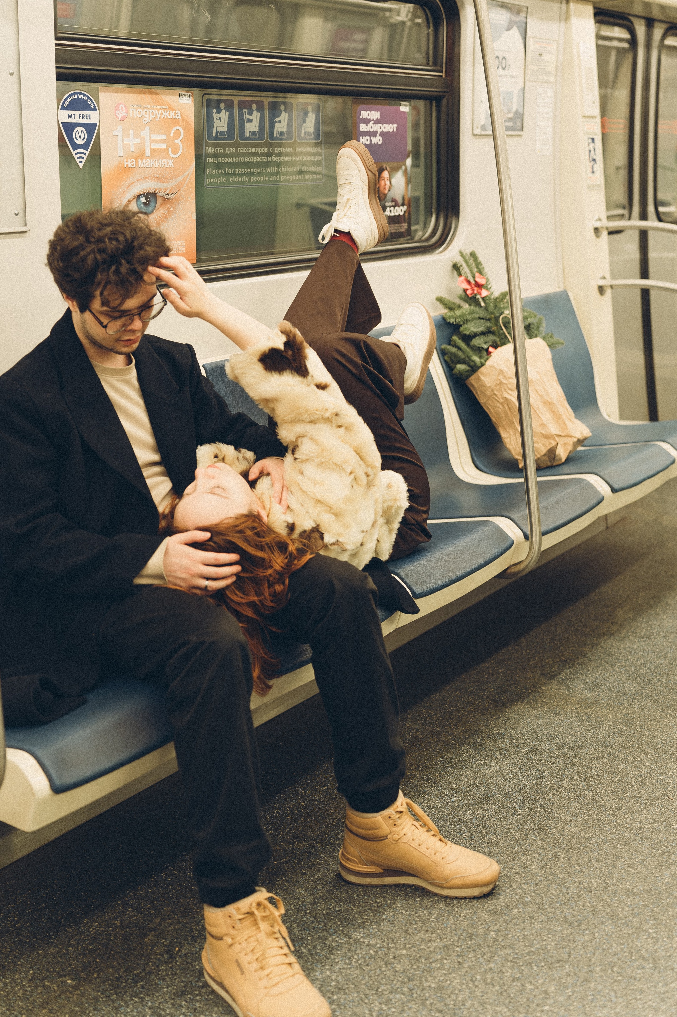 НОВОГОДНЯЯ ФОТОСЕСИИЯ ПАРЫ В МЕТРО ЛЮБОВЬ. Профессиональный фотограф, Санкт-Петербург — Виктория Богомолова