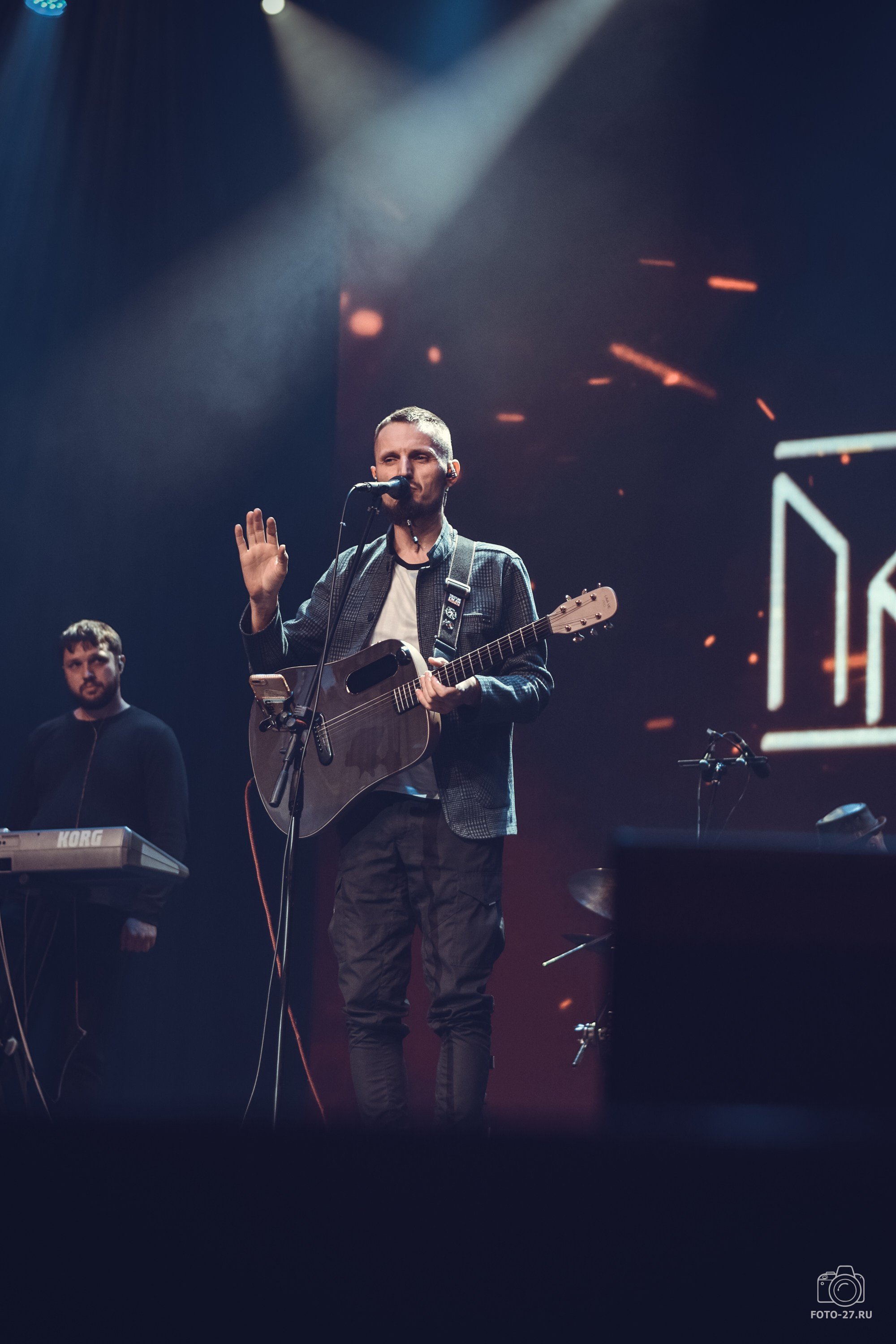 Антон Курдюмов фотограф в Хабаровске Рина Курдюмова фото27 foto27 Антон Дорофеев репортажный репортаж документалист Тони и Рина фотосоздатели ПаПаРоК Философия и любовь сольный концерт ОДОРА Хабаровск