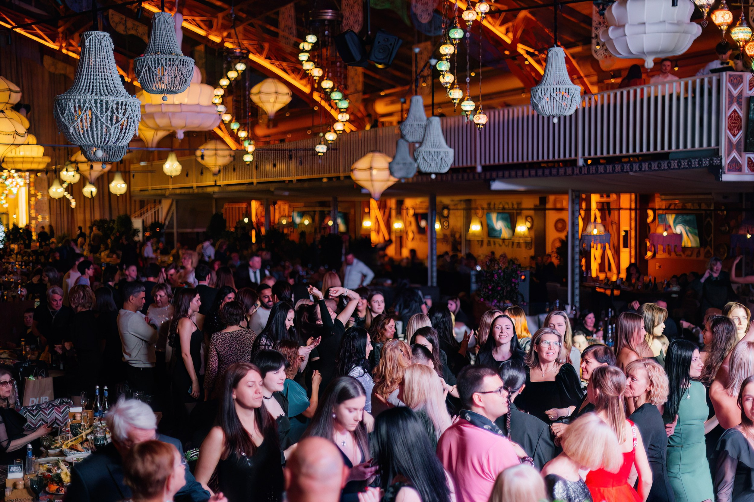 Новогодняя ночь 2024 в ресторане Чайхона ВО. Коммерческий фотограф в Санкт-Петербурге Анна Кобзарь