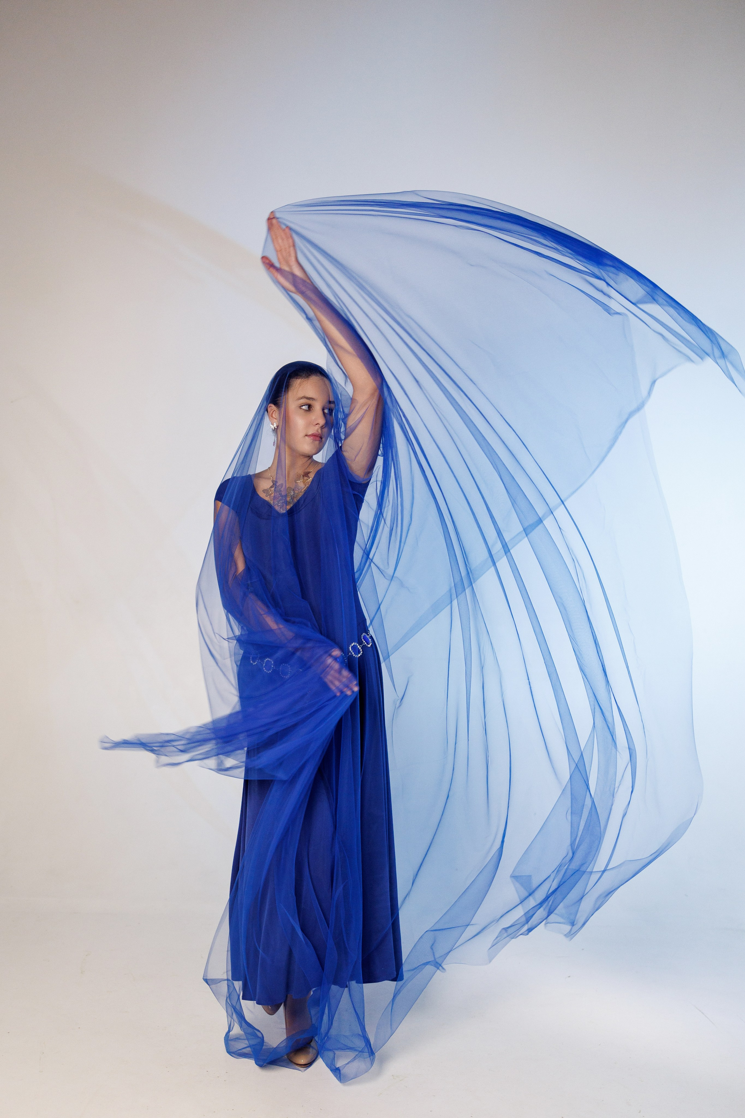 Фотосессия с цветным светом. Лиза. Фотограф в Воронеже Галина Фурсова