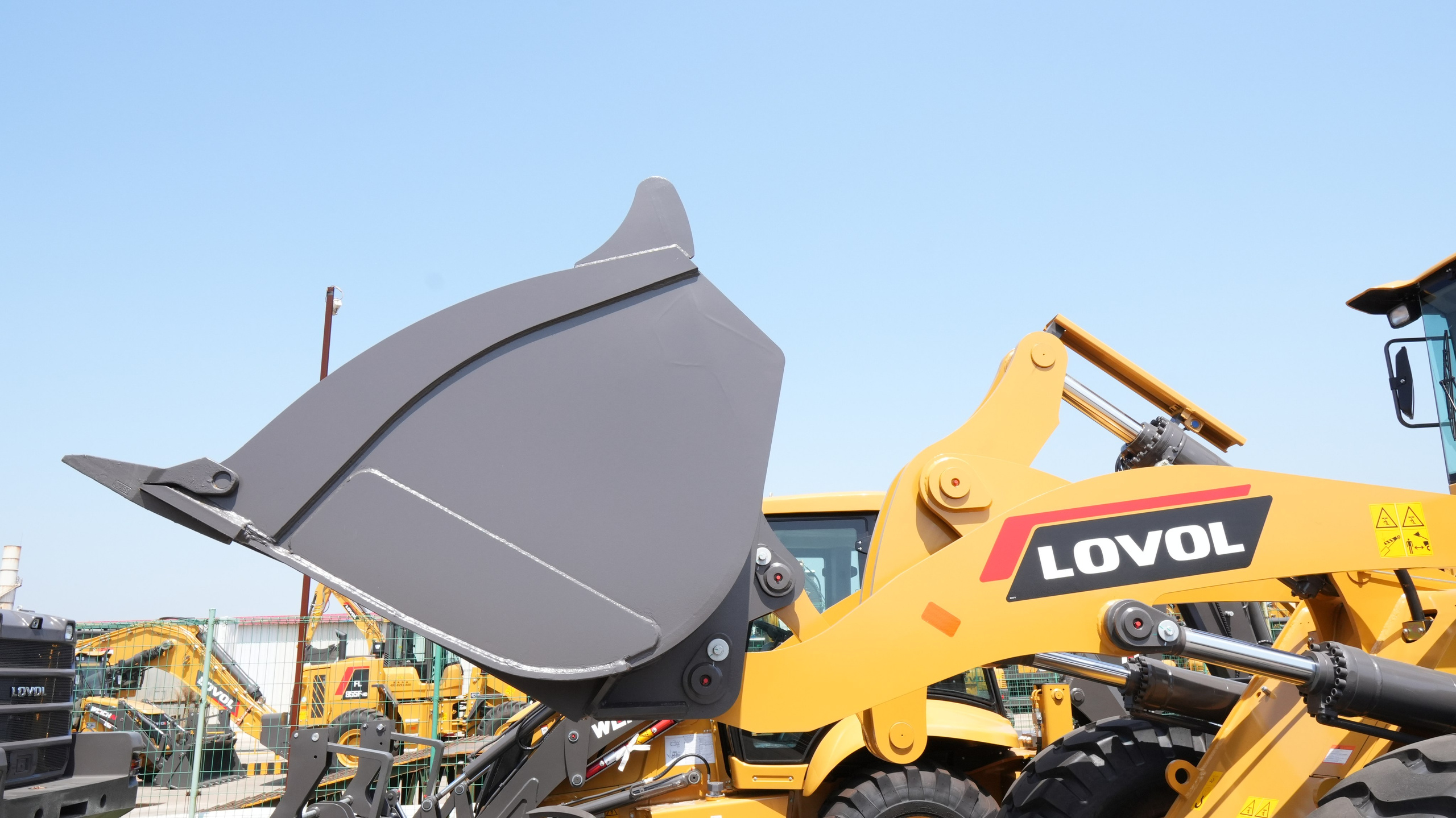 Фото фронт. погр. Weheavy WL855K. Продажа и обслуживание грузовой техники и спецтехники в г. Новосибирск компания СТИ