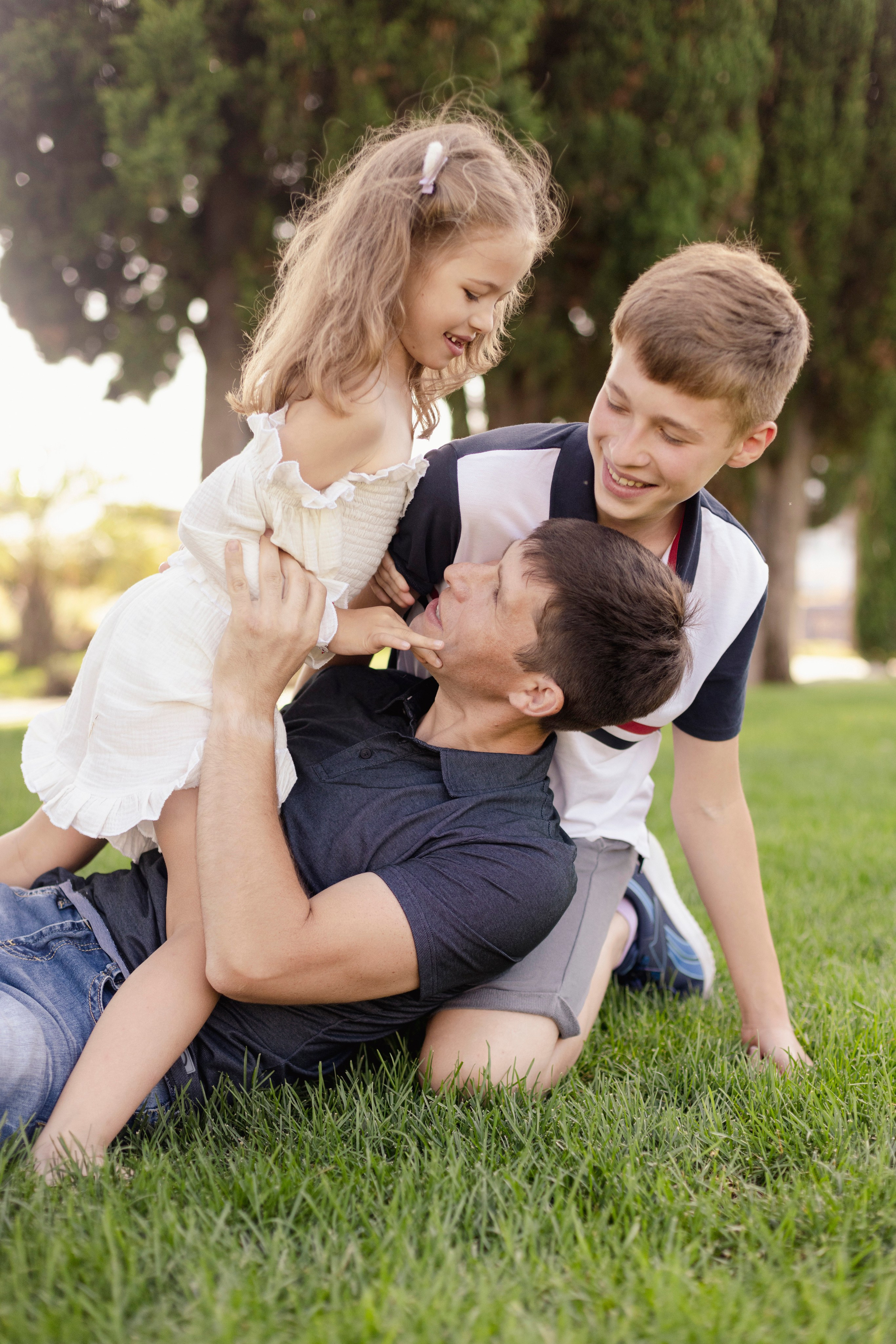 Радостные моменты в тени кипарисов. Reportage and staged photographer Natalia Sannikova