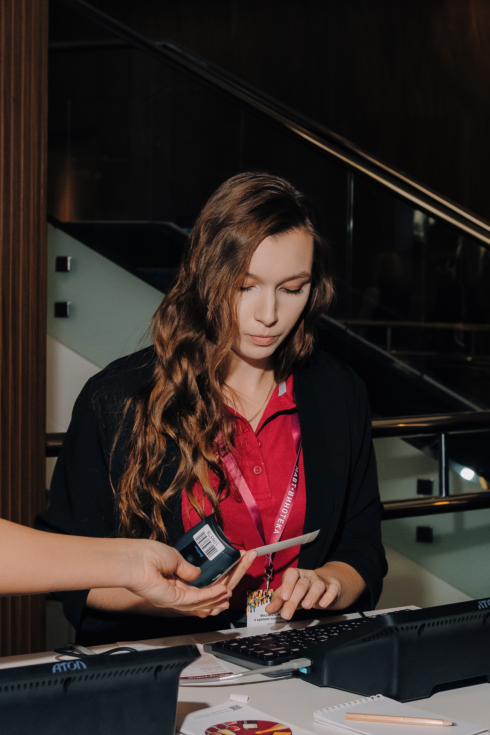 ФЕСТИВАЛЬ ВИНА И КРЕПКИХ НАПИТКОВ МАВТ-ВИНОТЕКА. Репортажный фотограф Зуев Роман г. Челябинск