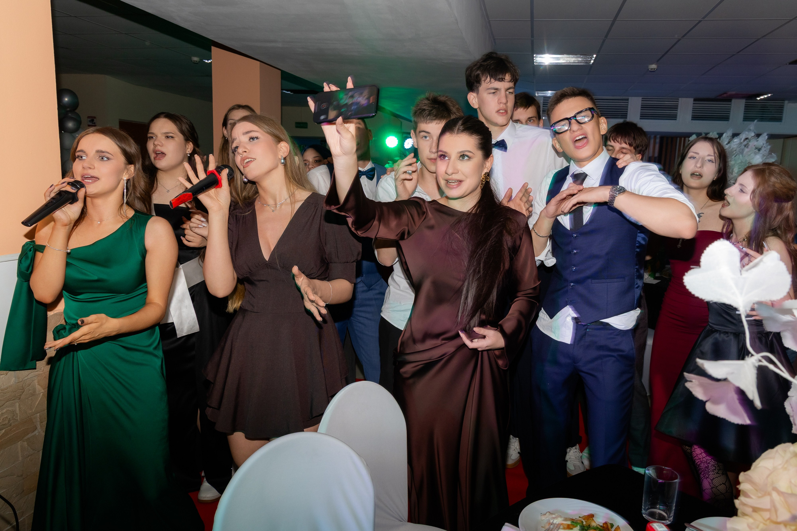 Школьный выпускной 2025 год в Минске, Беларуси. Свадебный фотограф в Минске/Беларуси Сергей Спиридонов