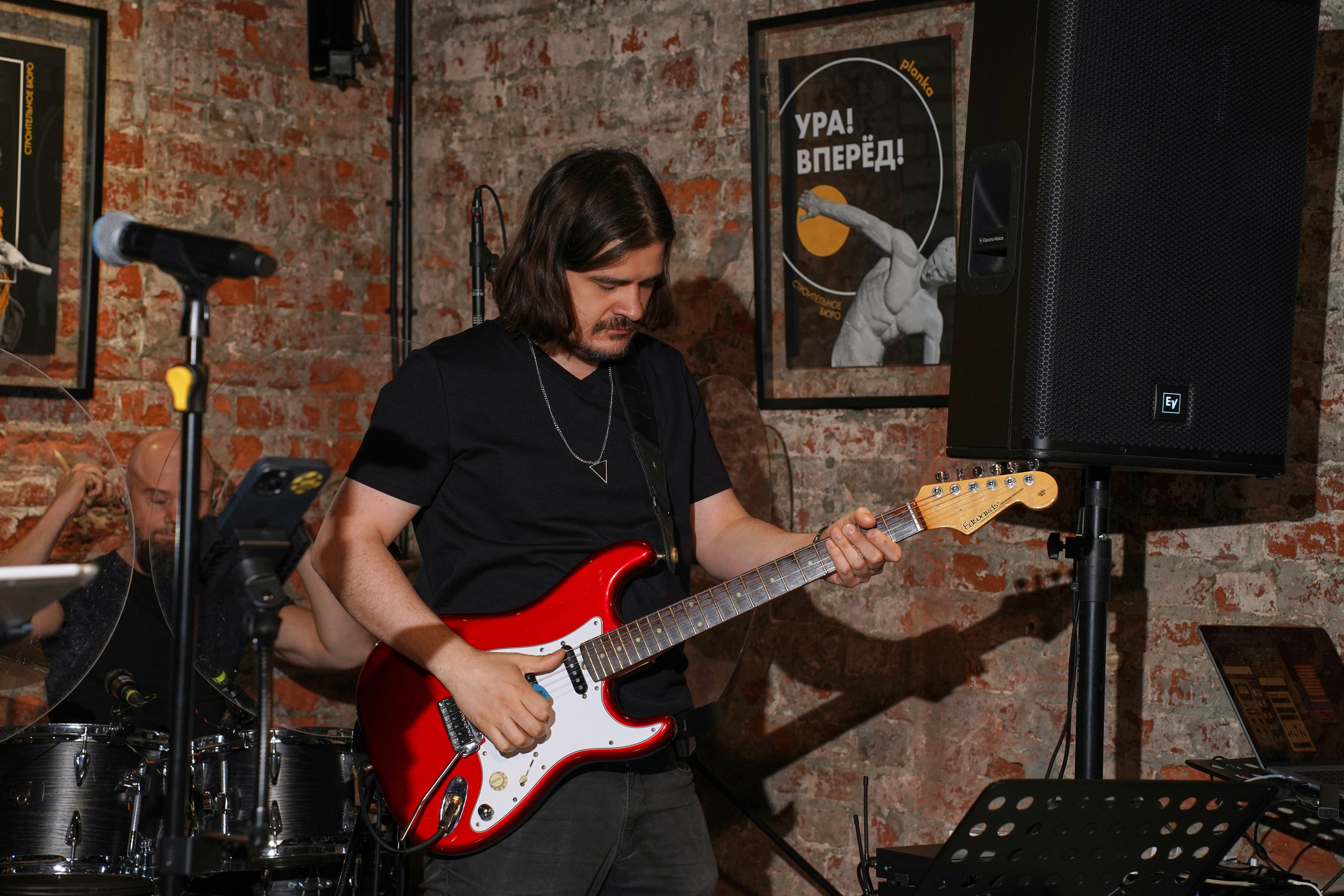 Концерт кавер группы. Фотограф