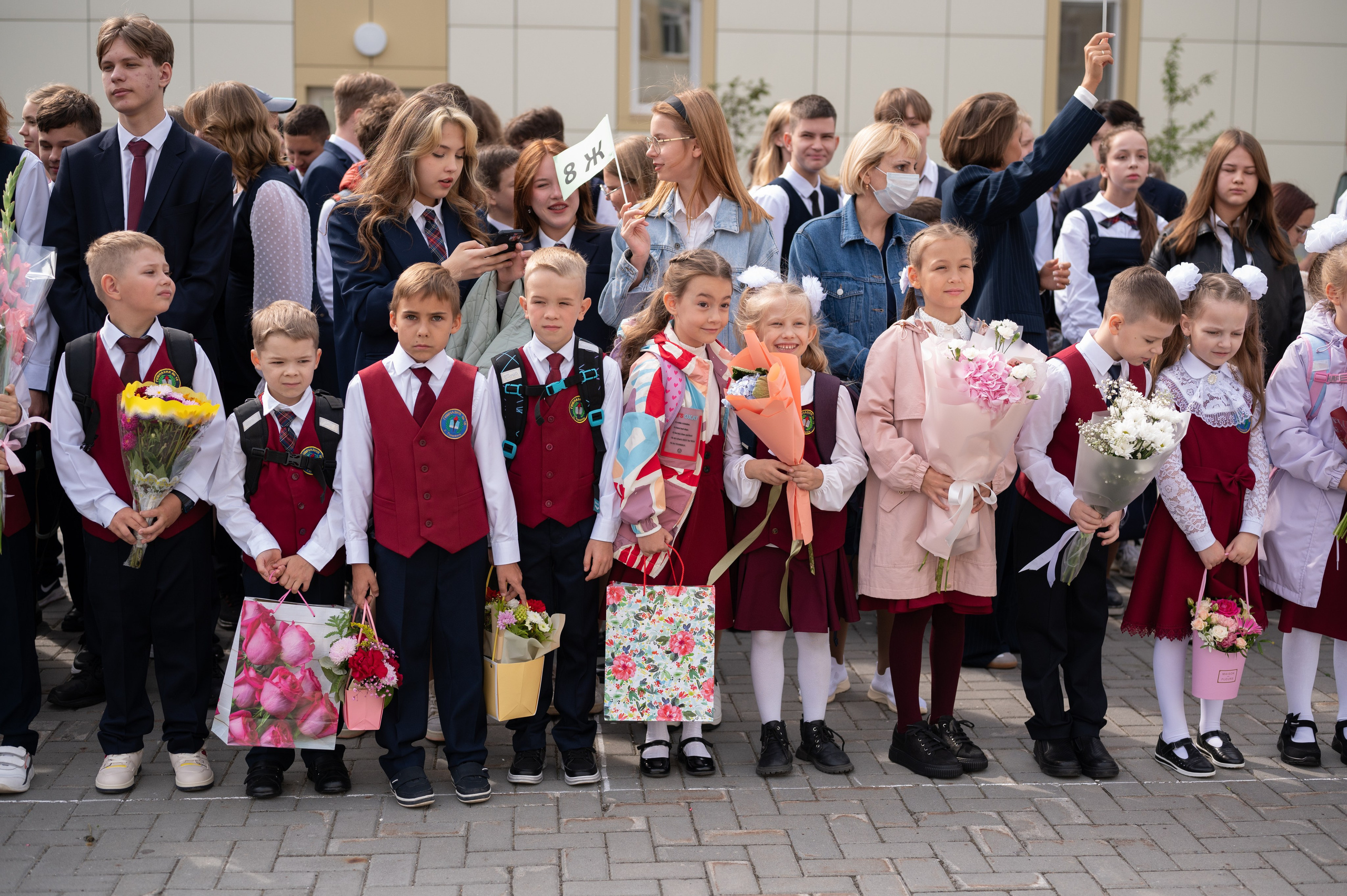 1 сентября 16 гимназия 2 класс (линейка + в классе+ на улице). Фотограф новорожденных, семейный детский в Тюмени Татьяна Морозова