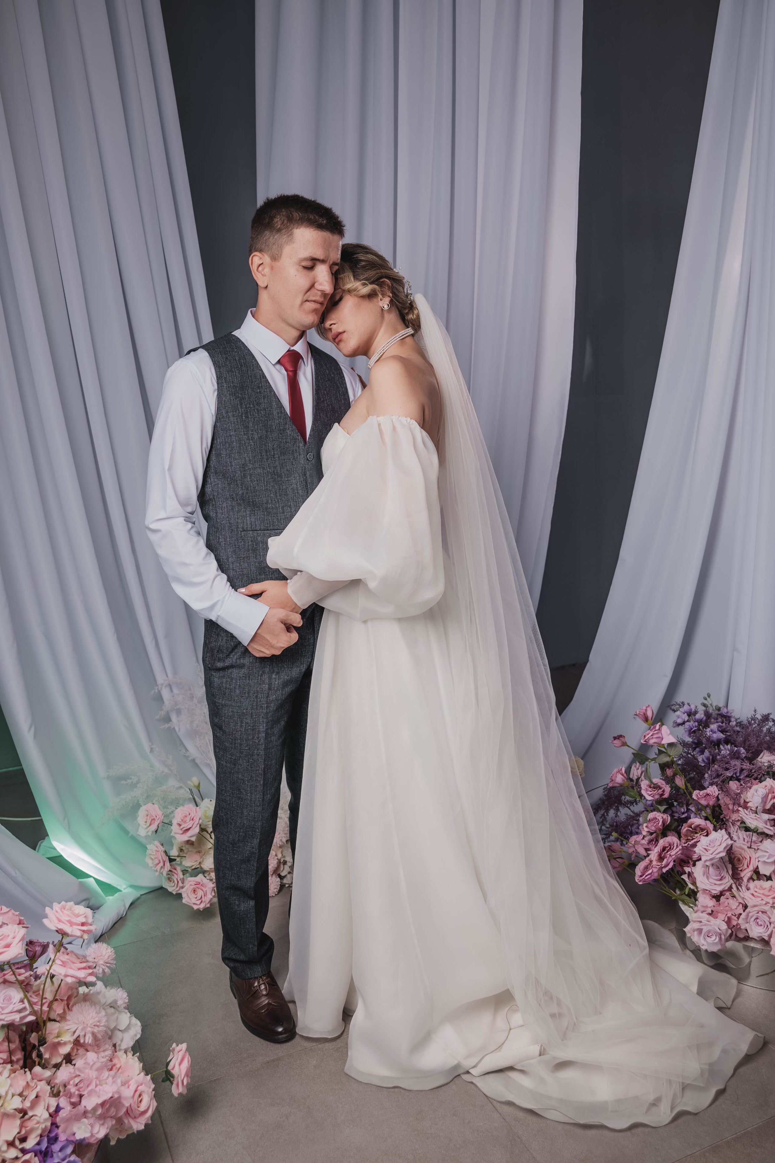 Свадебная фотосессия в фотостудии г. Саратова Яна и Сергей 28.08.2024. Свадебный фотограф, портретный фотограф в Москве и Саратове Оксана Анциферова