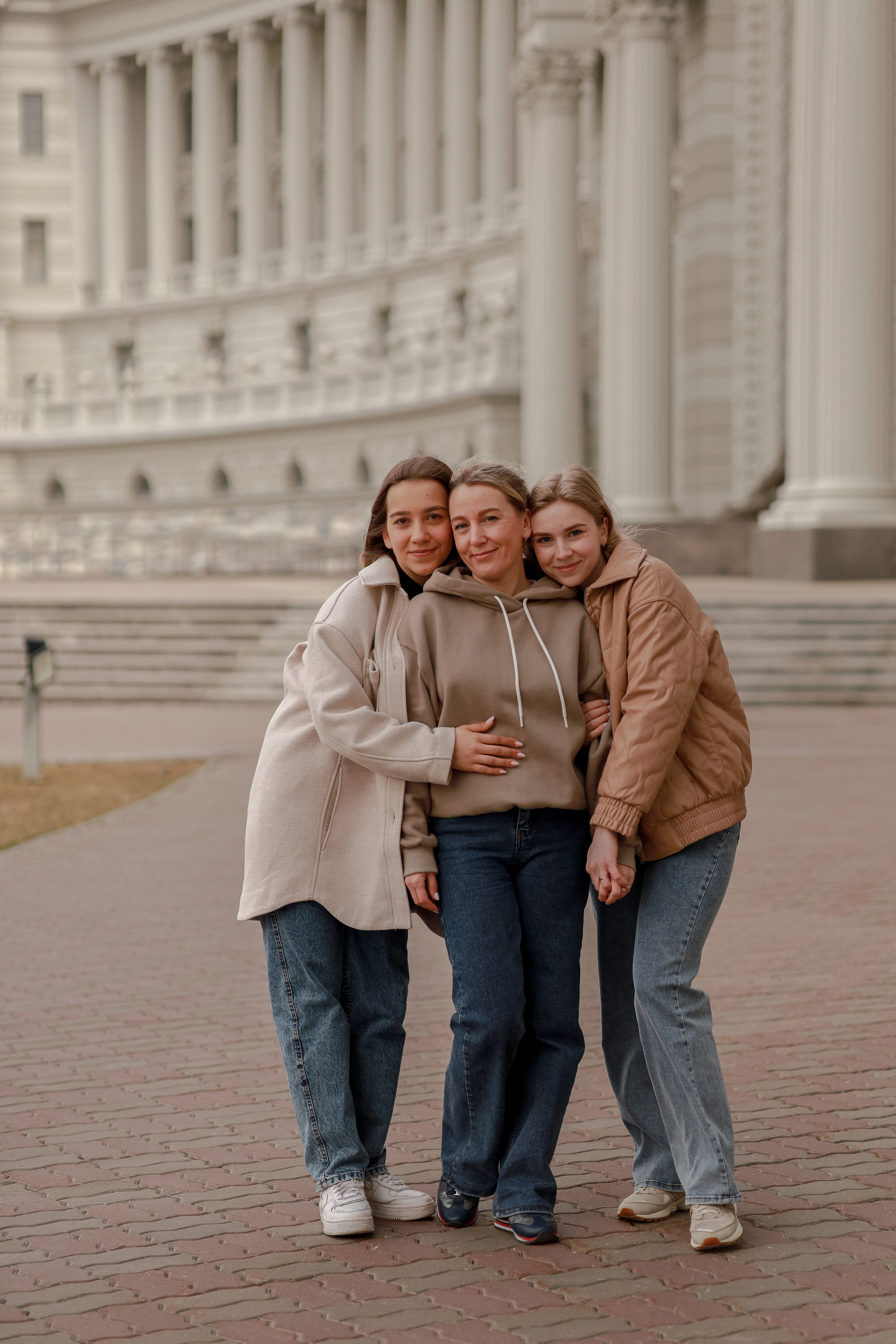 Нина, Саша, Аня и Юля. Фотографирую семьи, любовь и женский портрет
