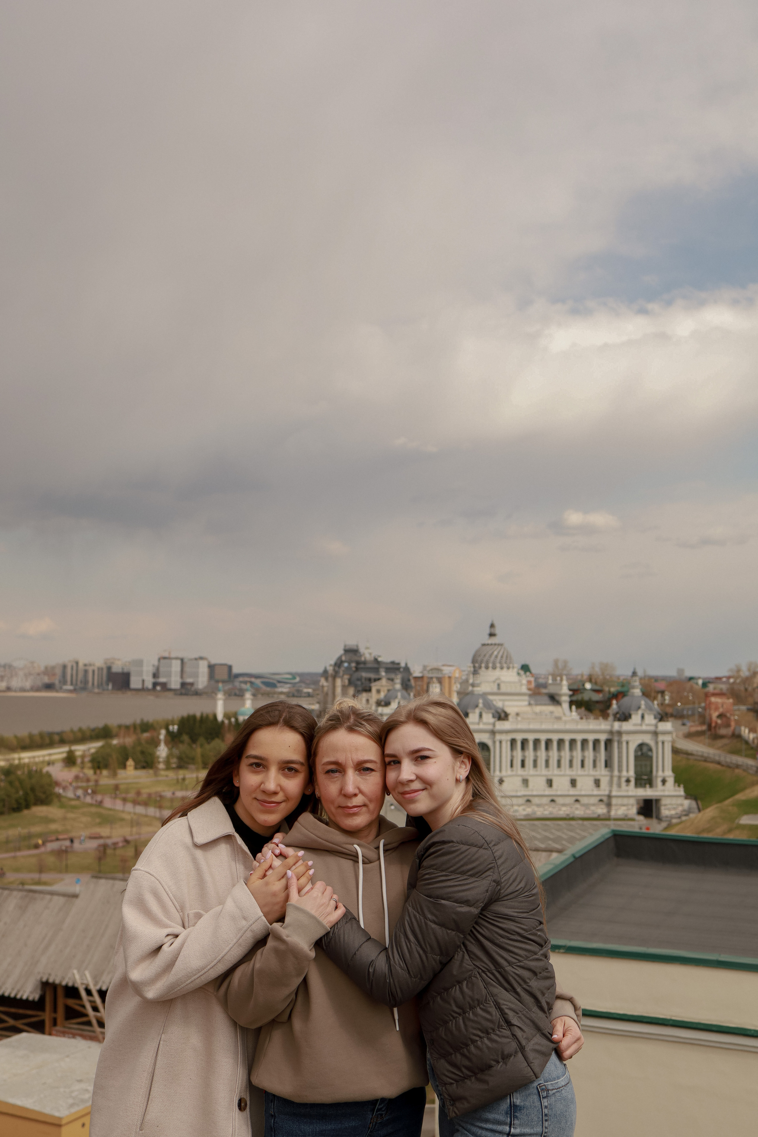 Нина, Саша, Аня и Юля. Фотографирую семьи, любовь и женский портрет