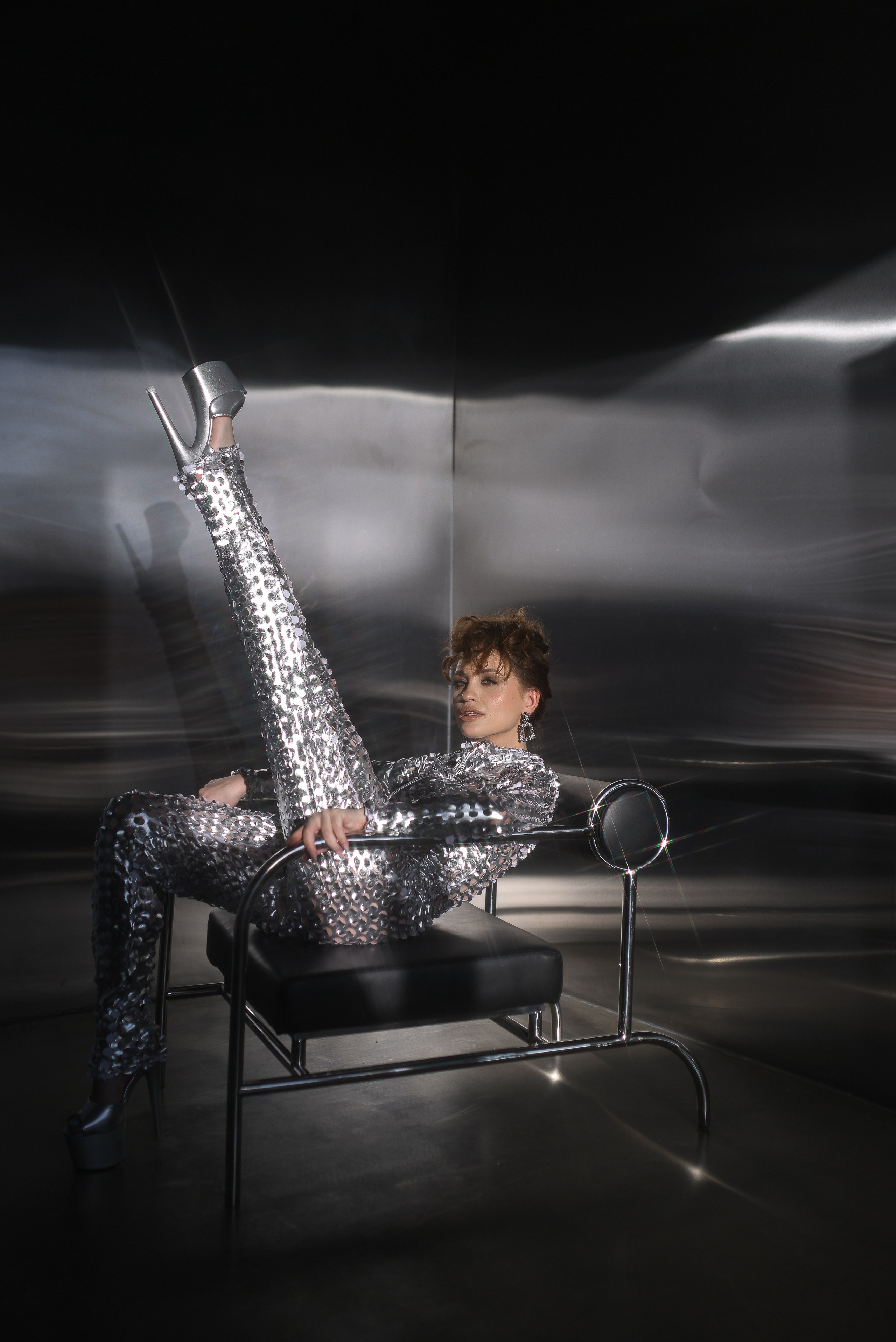 Съёмка в фотостудии Base, серебристая стена. Semerlina.ru