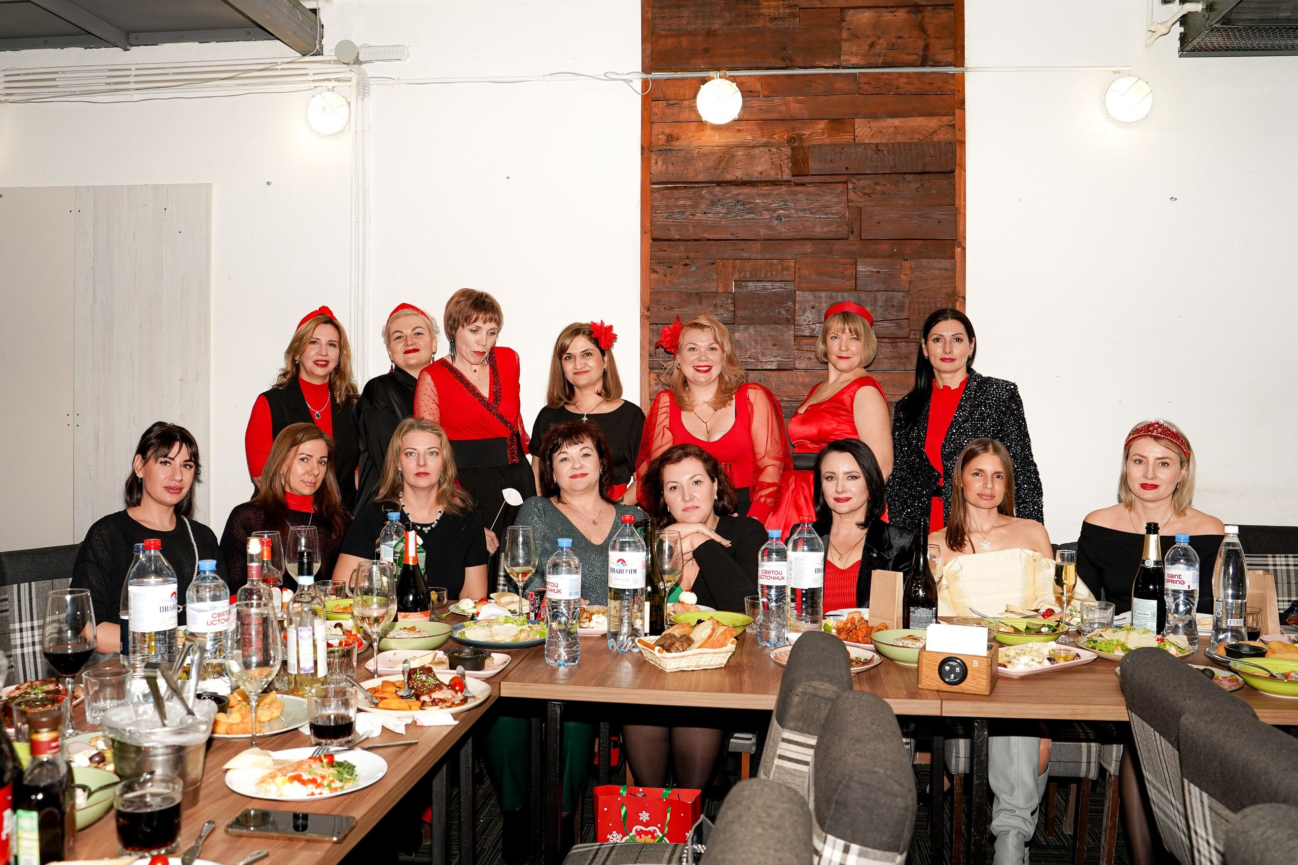 Новогодний корпоратив в ресторане Балаган в Ростов-на-Дону. Свадебный фотограф в Ростове-на-Дону. Таинство Крещения и Венчания, семейные фотосессии. Алёна Чёботова