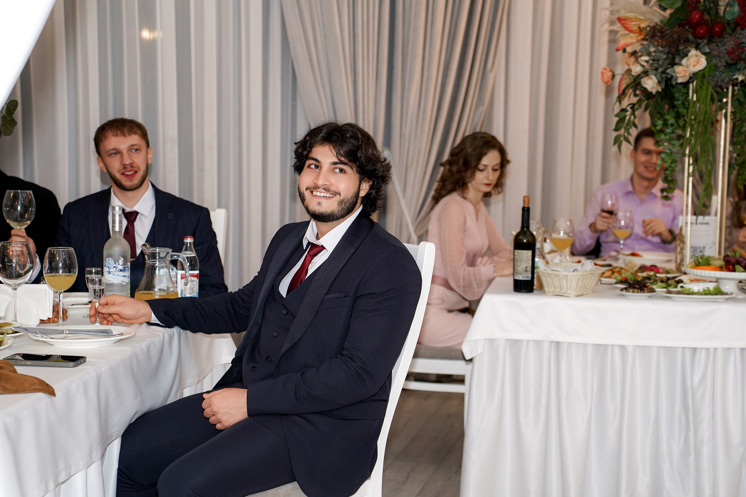 Свадебный банкет в беседке. Свадебный фотограф в Ростове-на-Дону. Таинство Крещения и Венчания, семейные фотосессии. Алёна Чёботова