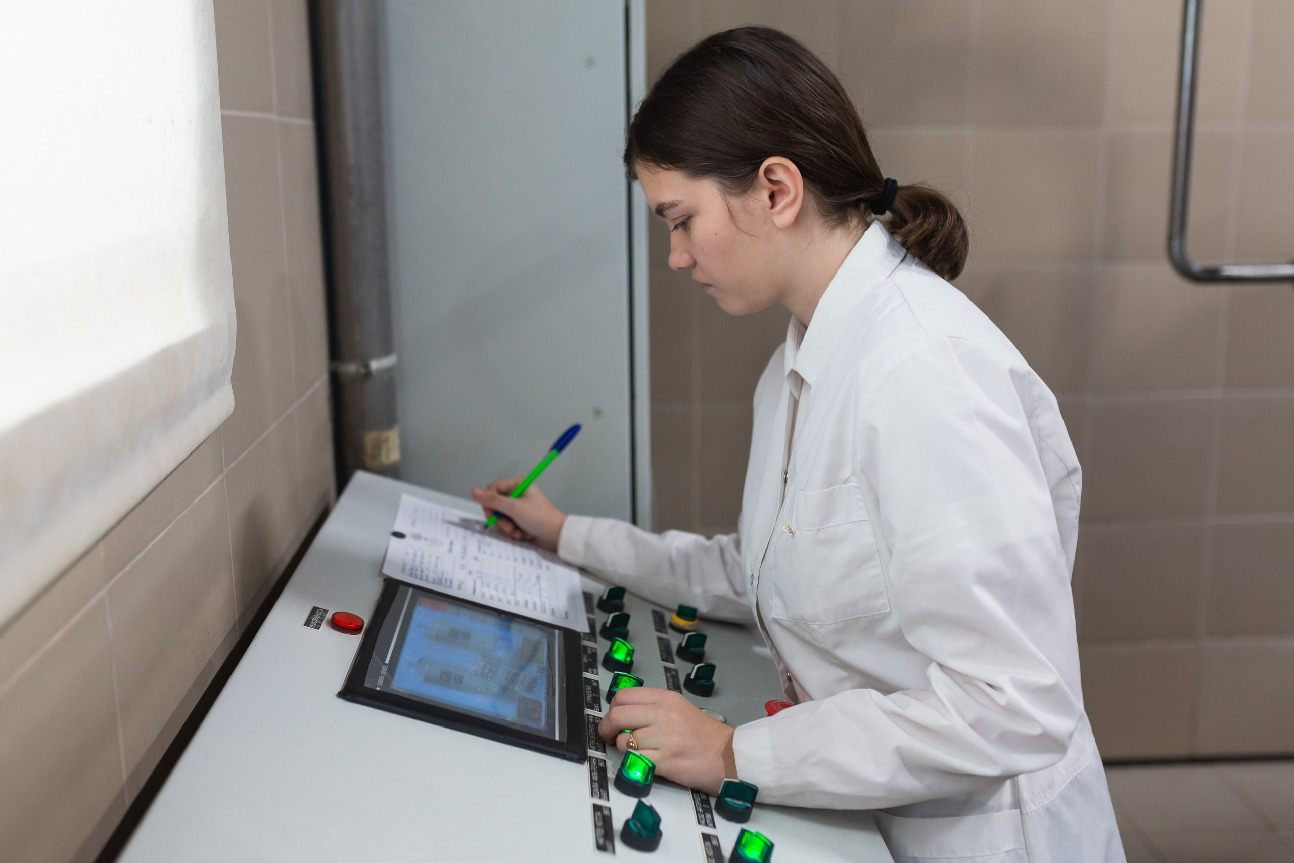 Фотографии с производства. Roman — Репортажный фотограф в Новосибирске