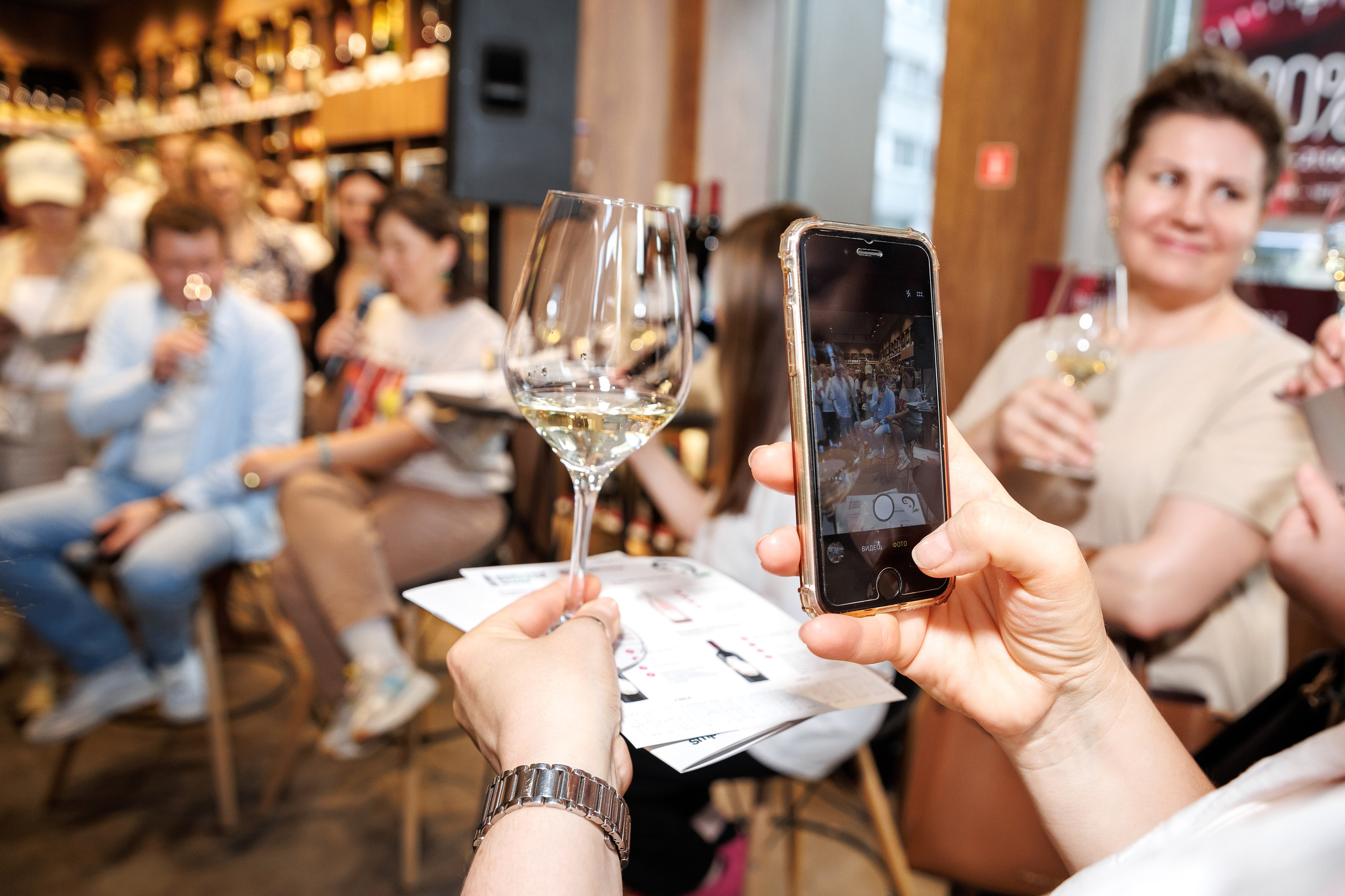 Презентация в SimpleWine. Репортажный Фотограф в Москве Александр Назаров