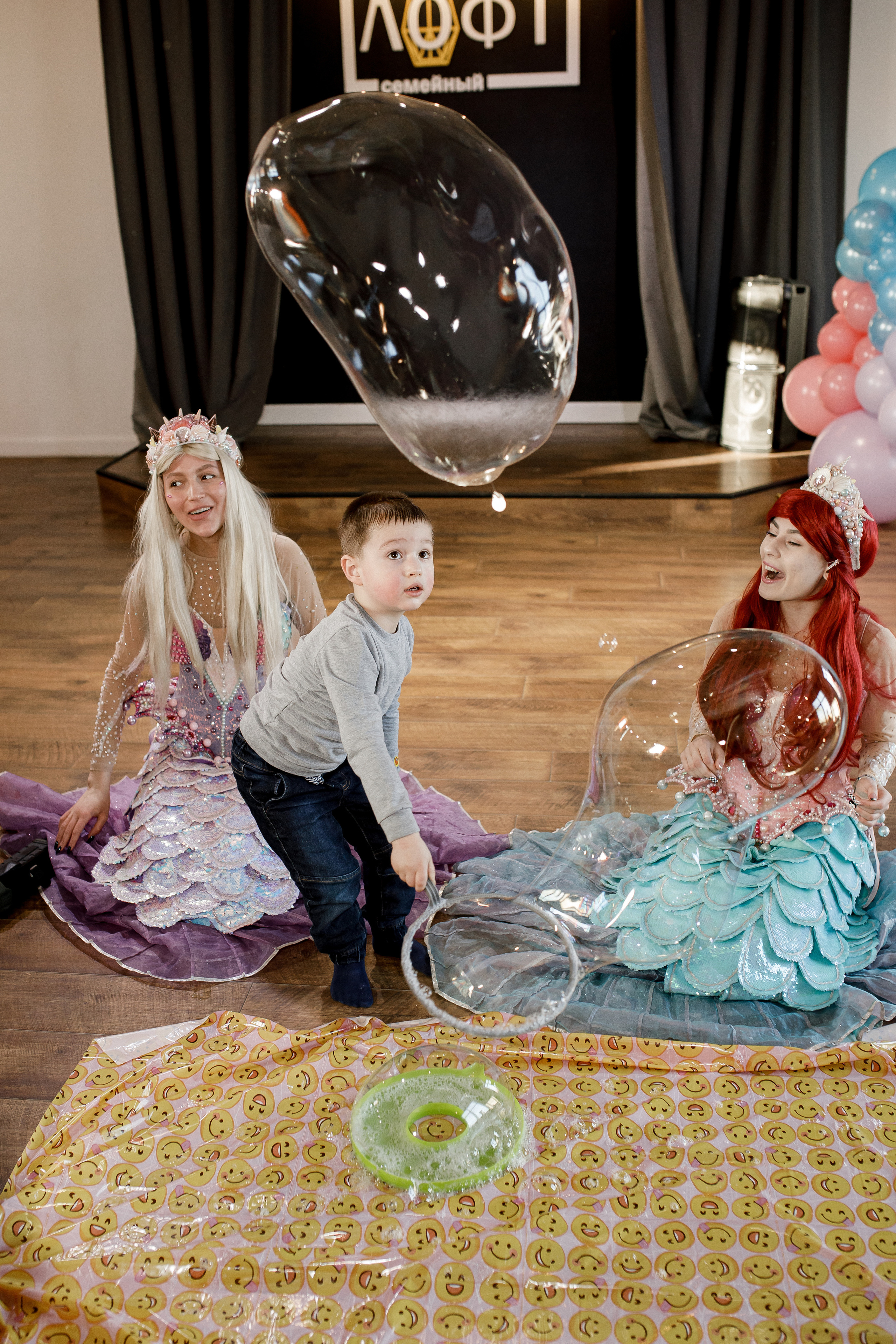 Сказка в красном: фотосессия для девочки в ярком платье: Детская фотография. Семейный и свадебный фотограф Ростове-на-Дону