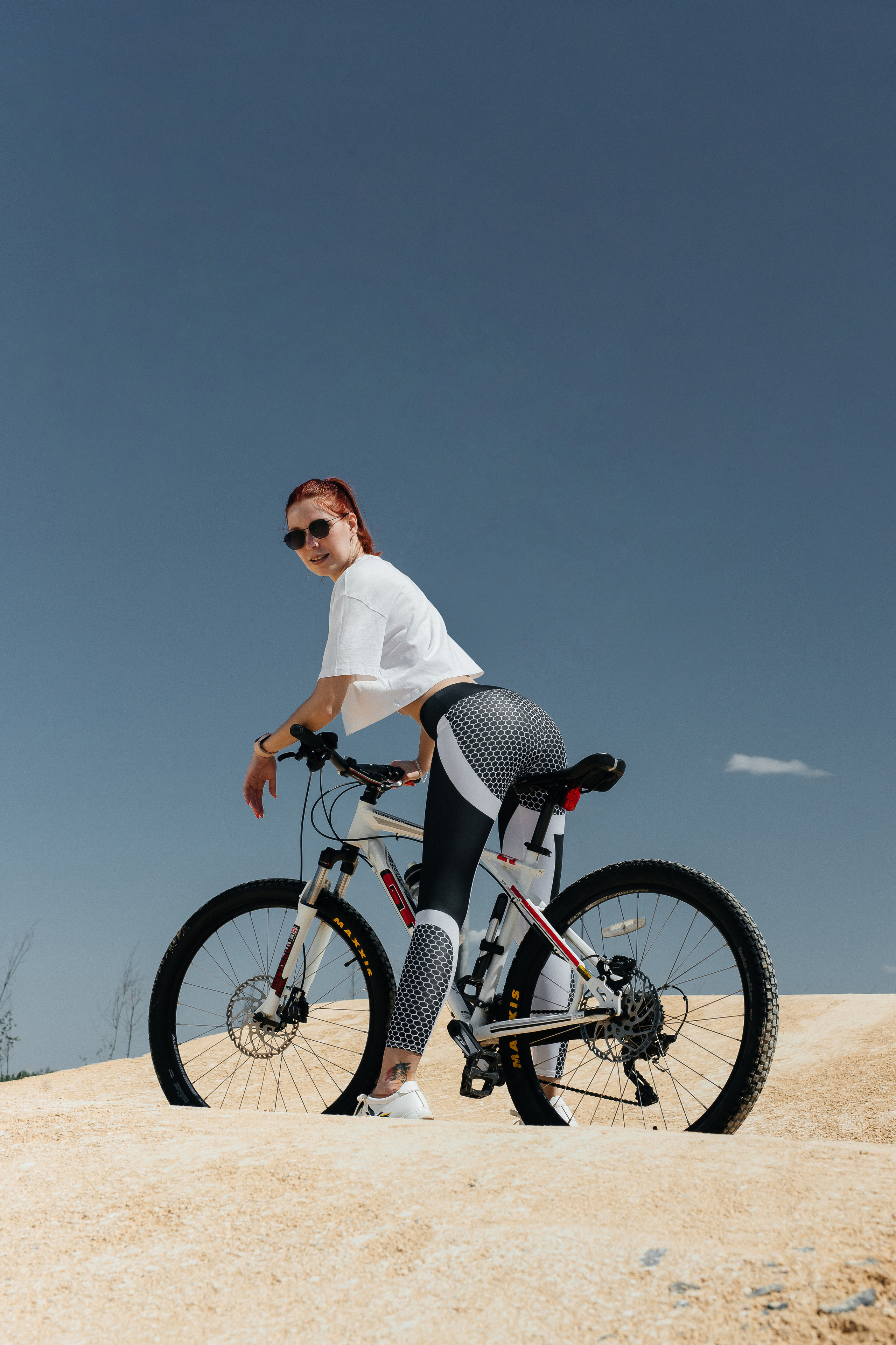 Фотосессия для активных девушек: Велосипедная съемка в движении. Семейный и свадебный фотограф Ростове-на-Дону