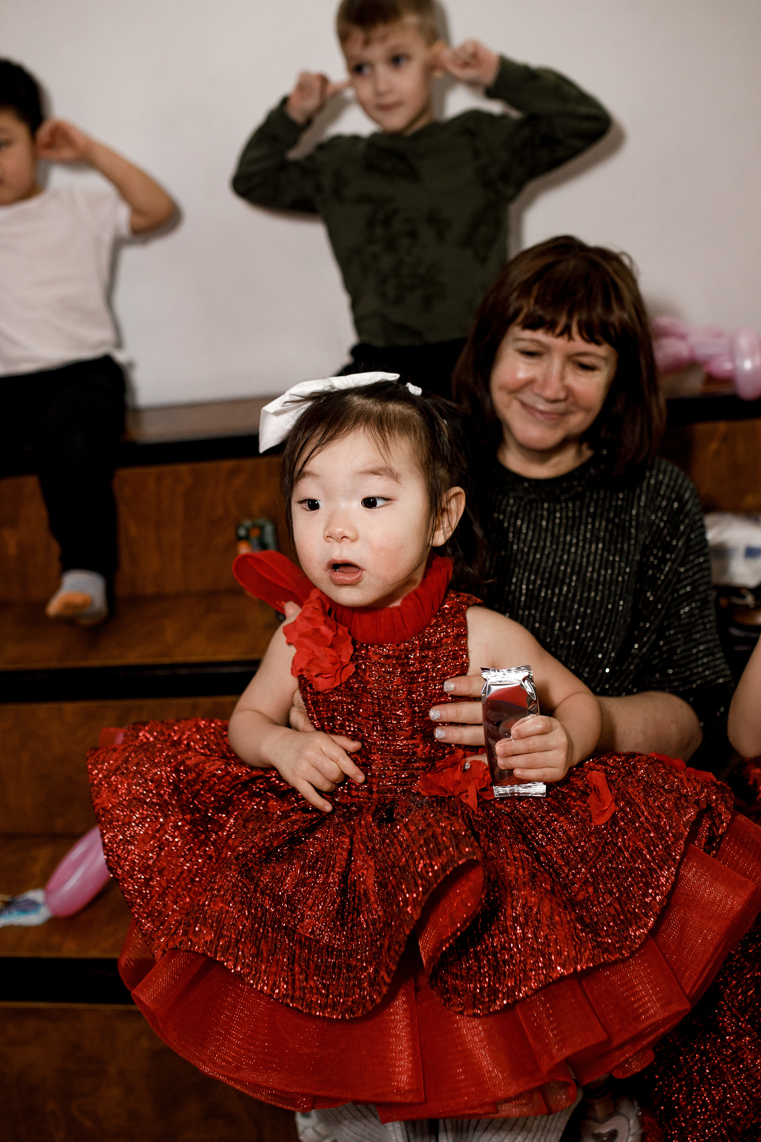 Сказка в красном: фотосессия для девочки в ярком платье: Детская фотография. Семейный и свадебный фотограф Ростове-на-Дону