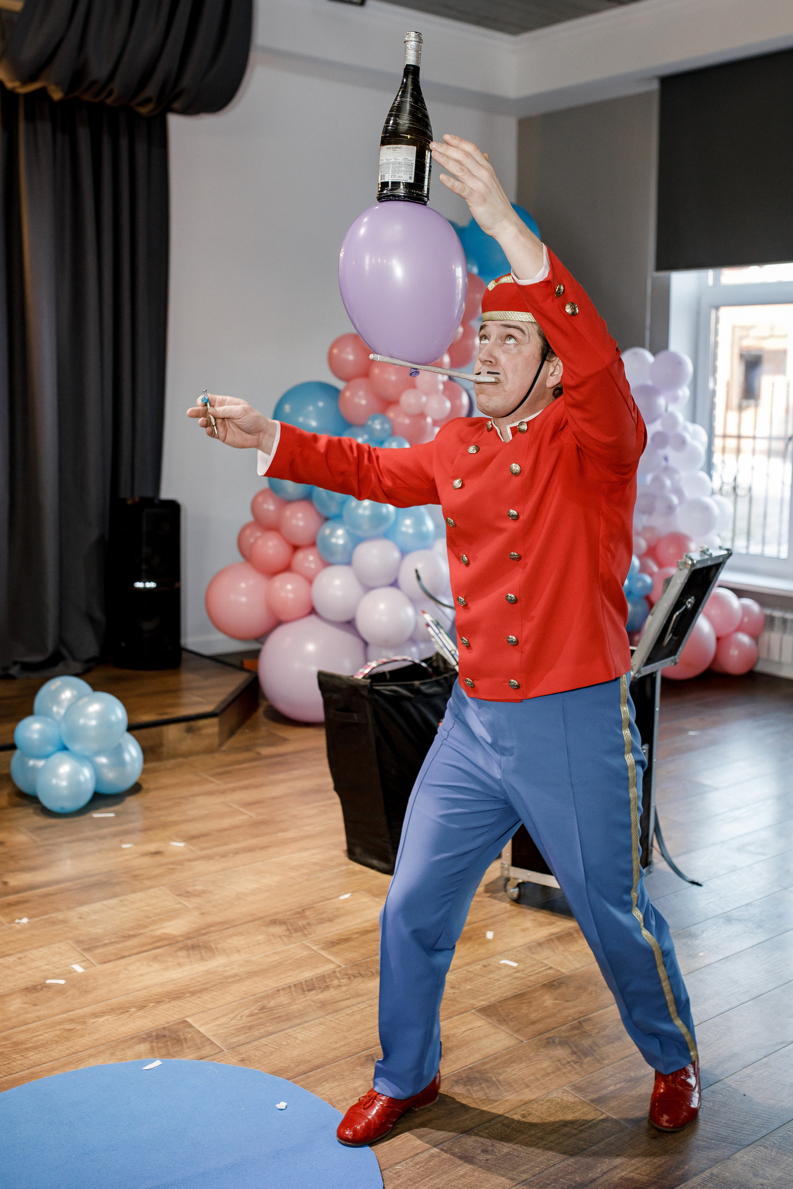 Сказка в красном: фотосессия для девочки в ярком платье: Детская фотография. Семейный и свадебный фотограф Ростове-на-Дону