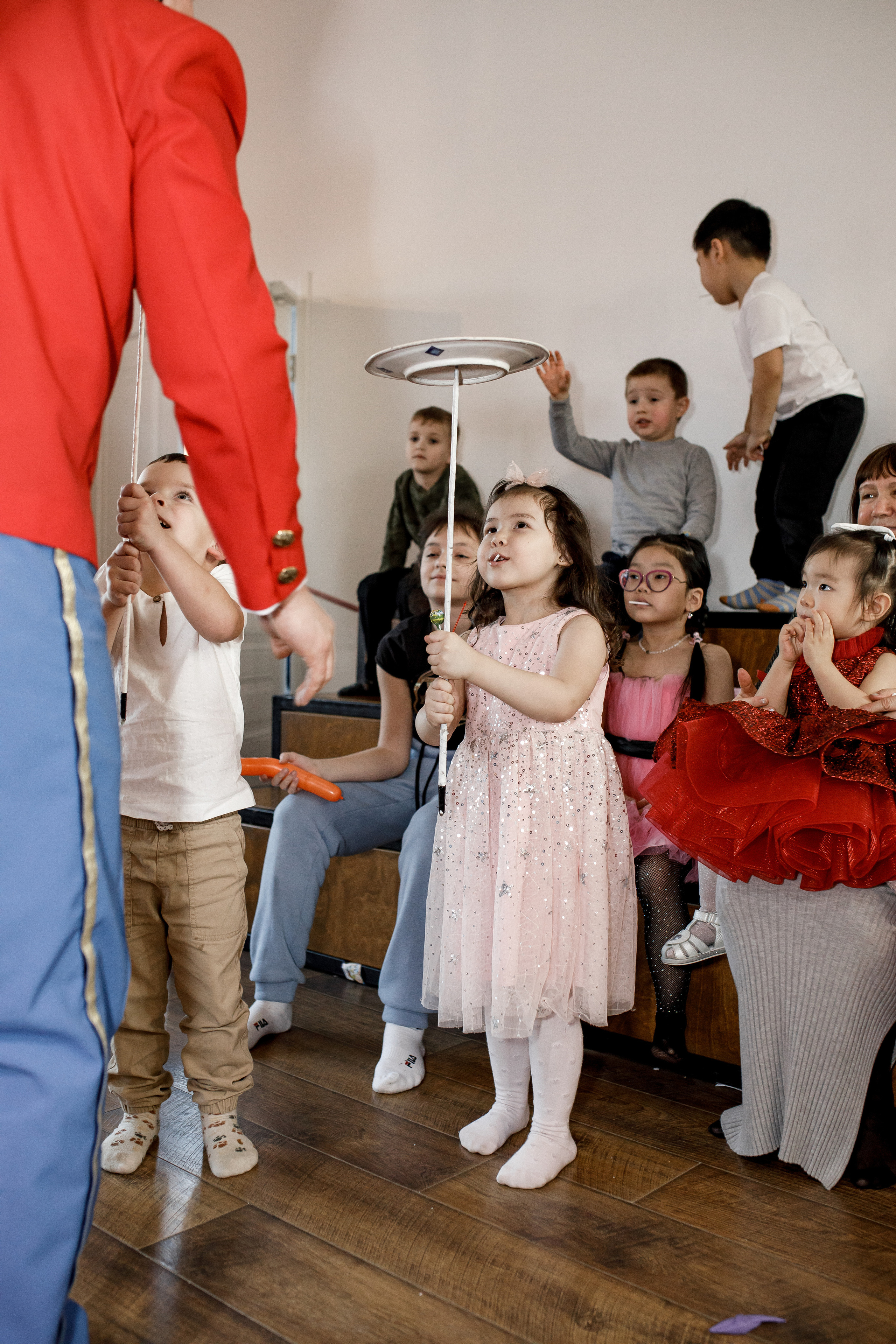 Сказка в красном: фотосессия для девочки в ярком платье: Детская фотография. Семейный и свадебный фотограф Ростове-на-Дону