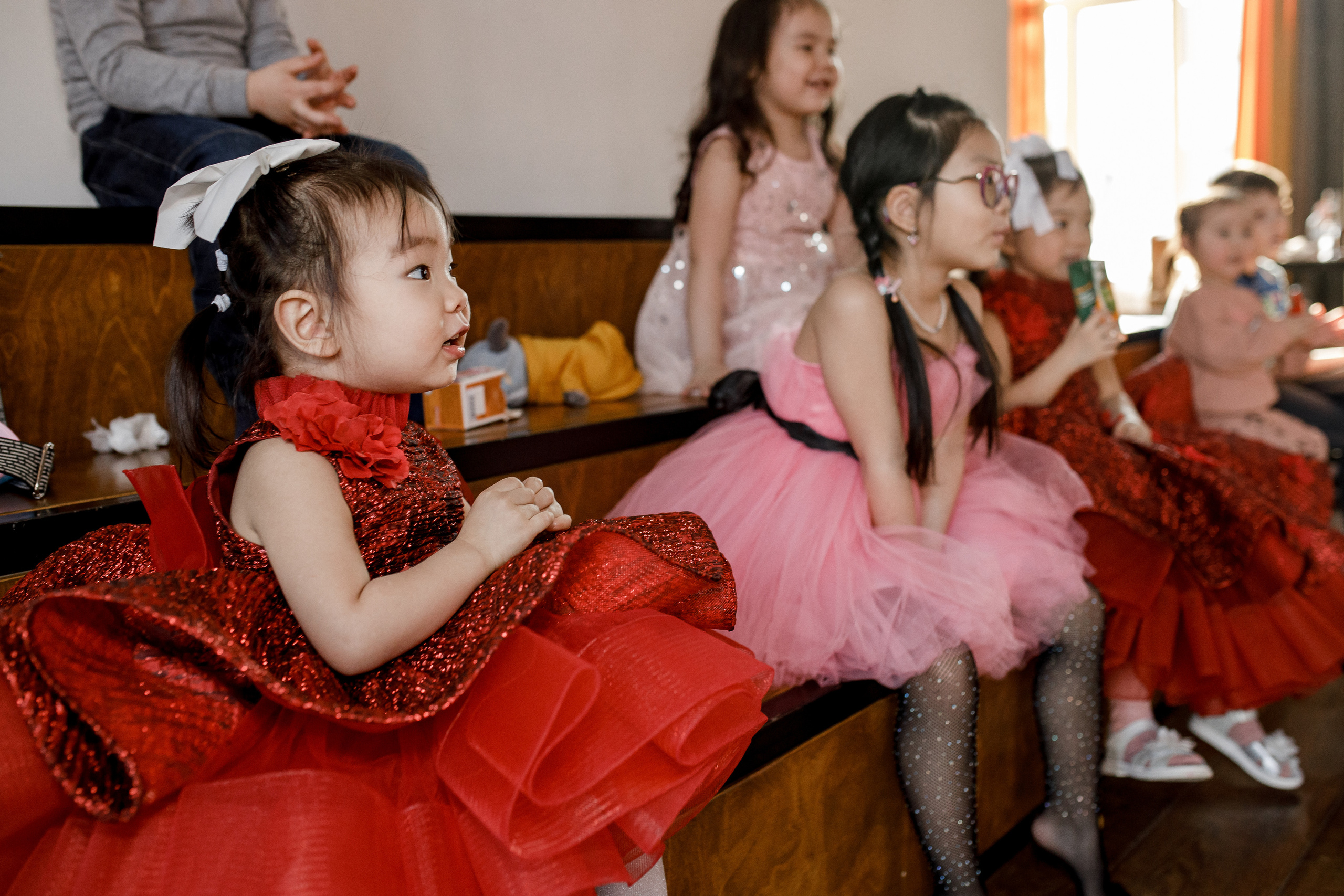 Сказка в красном: фотосессия для девочки в ярком платье: Детская фотография. Семейный и свадебный фотограф Ростове-на-Дону