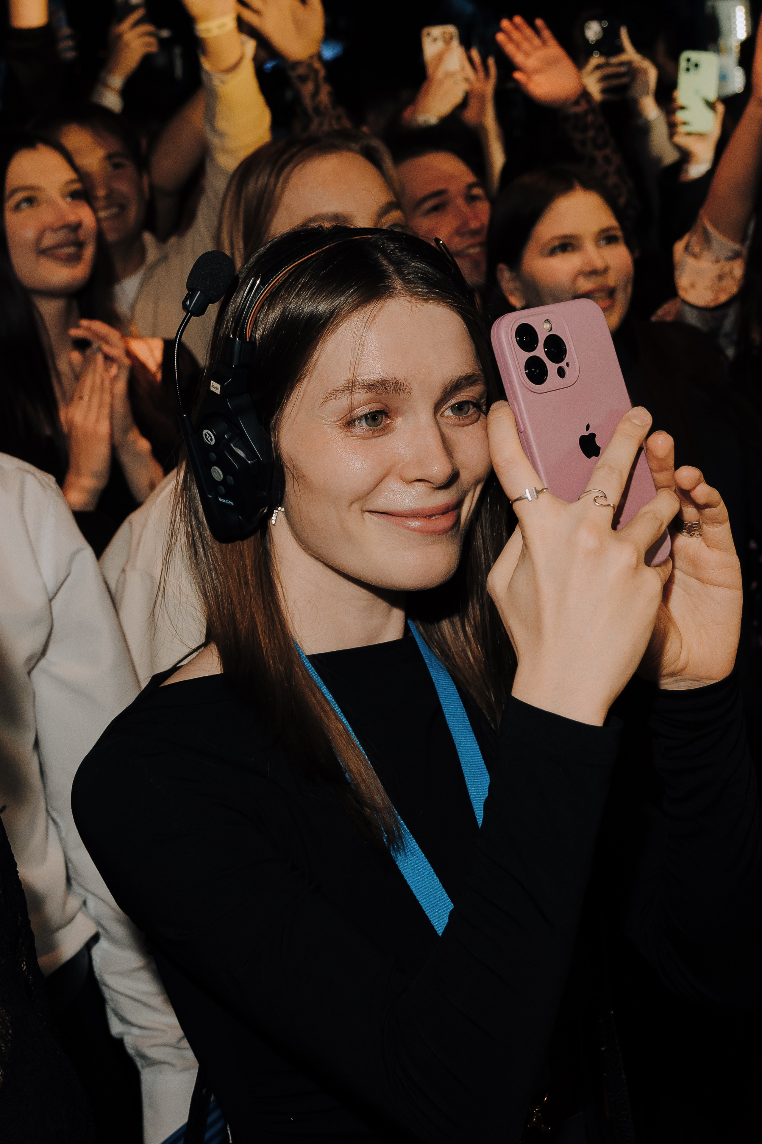 20 ЛЕТ МЕГАПОЛИС ЧЕЛЯБИНСК ХЕДЛАЙНЕР ЕЛКА. Репортажный фотограф Зуев Роман г. Челябинск