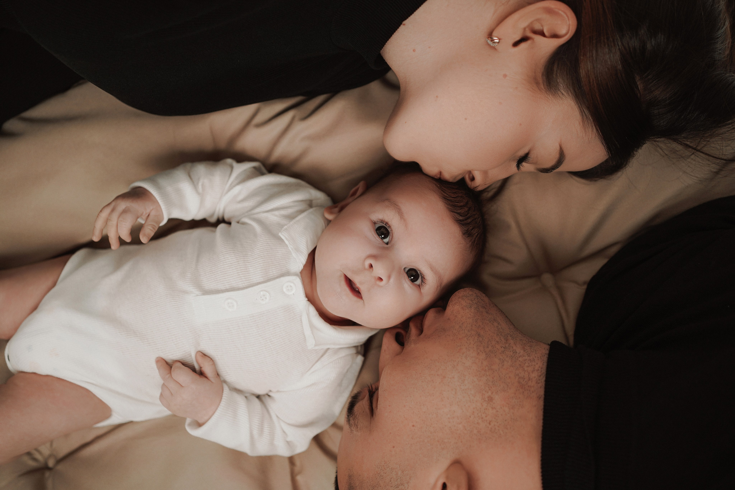 Фотосессия в фотостудии Новочеркасска «Рафинад». Свадебный фотограф в Ростове-на-Дону. Таинство Крещения и Венчания, семейные фотосессии. Алёна Чёботова