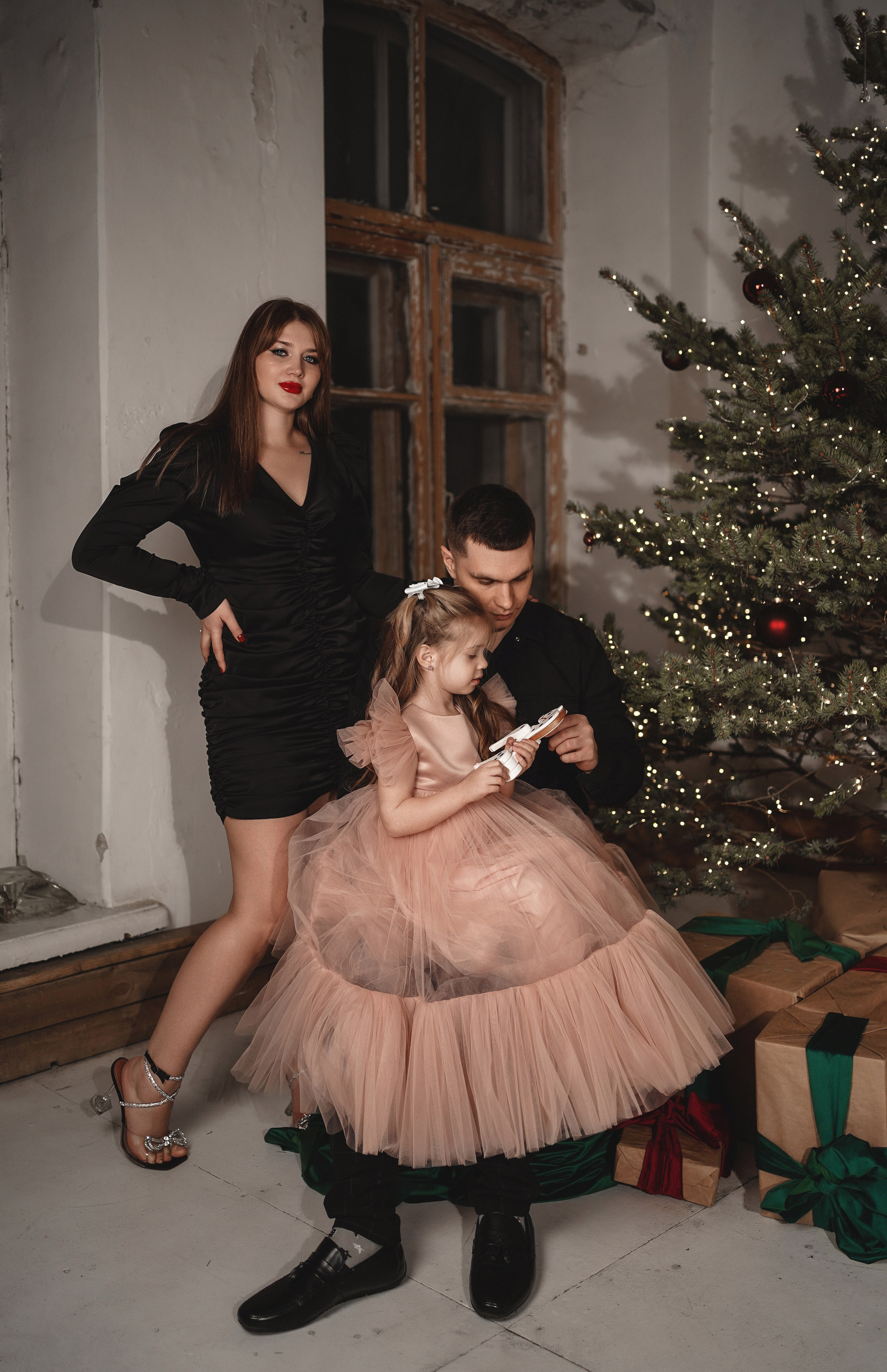 Семейная фотосессия в фотостудии MOX. Фотограф Ростов-на-Дону. Свадебный фотограф в Ростове-на-Дону. Таинство Крещения и Венчания, семейные фотосессии. Алёна Чёботова