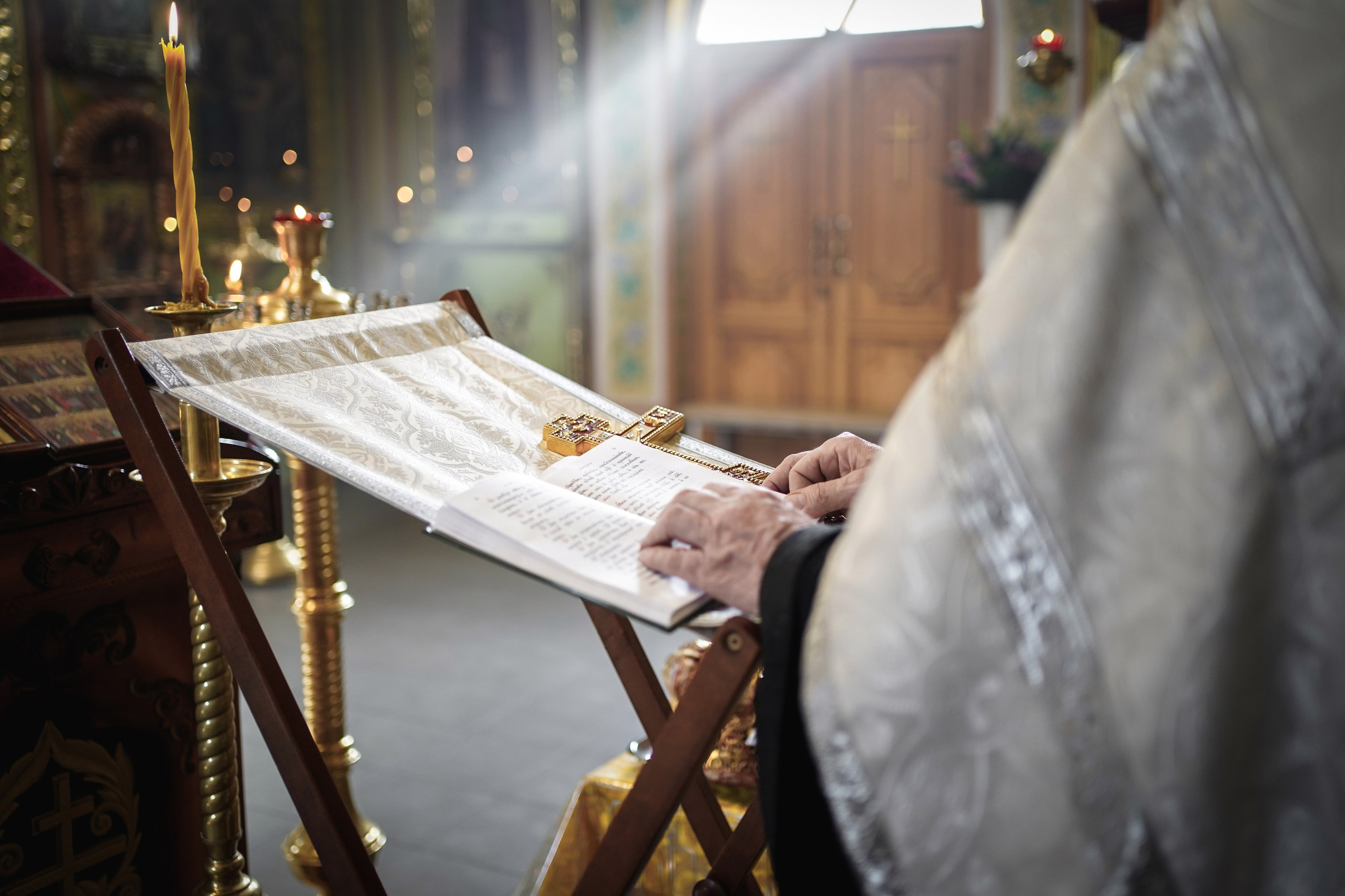 Венчание в Троицком храме. Свадебный фотограф в Ростове-на-Дону. Таинство Крещения и Венчания, семейные фотосессии. Алёна Чёботова