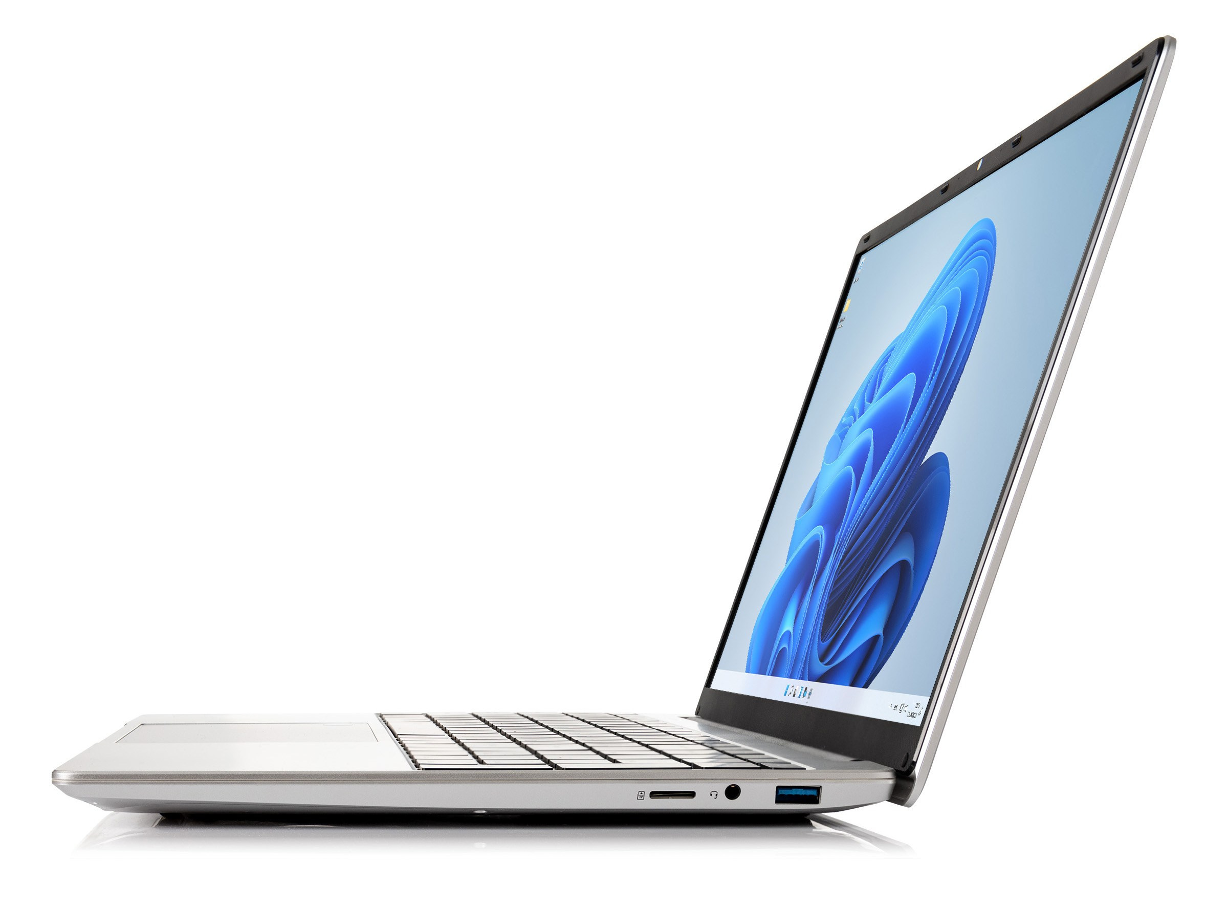 Ноутбук на белом фоне с акцентом на толщину | Фото для маркетплейса