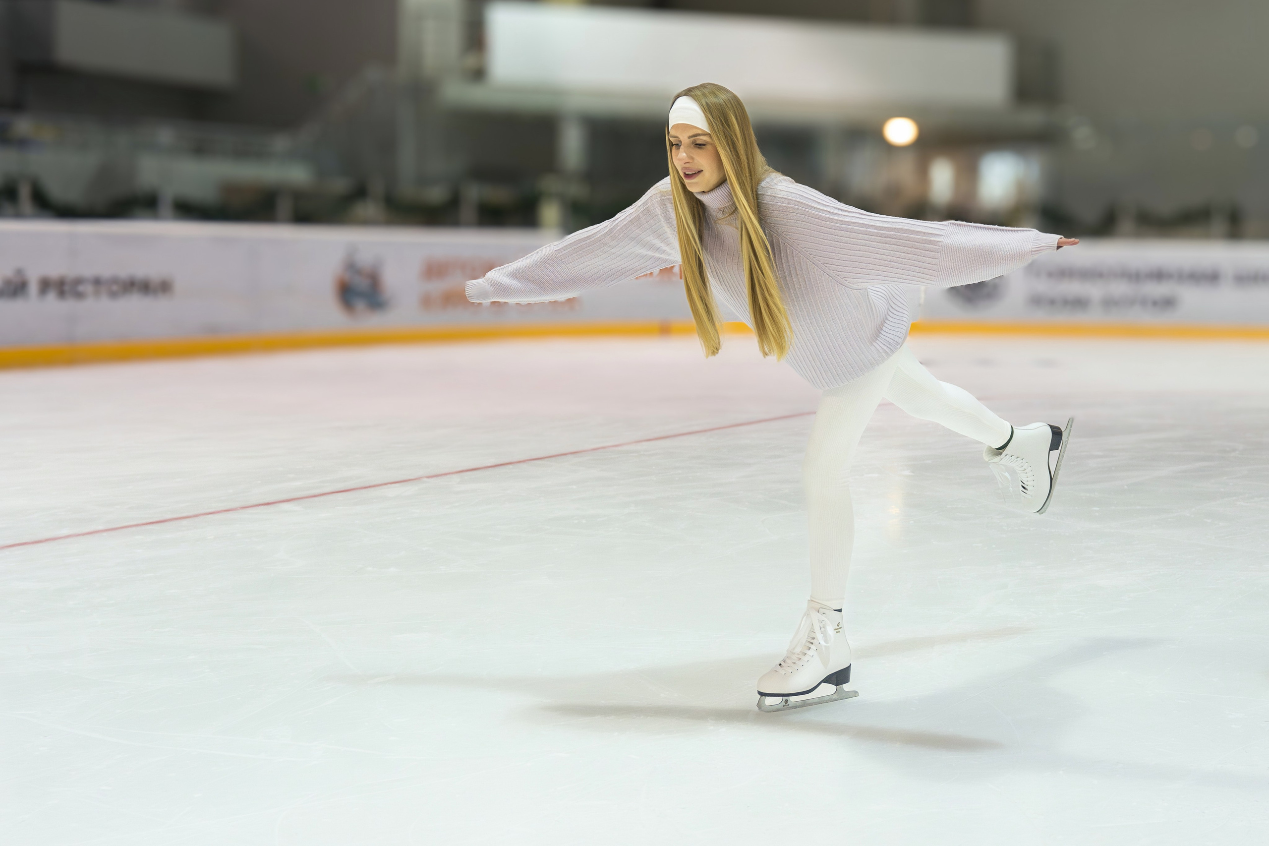 Контент съемка на катке для курорта Роза Хутор. Репортажный фотограф в Красной Поляне и Сочи Павлюченко Екатерина
