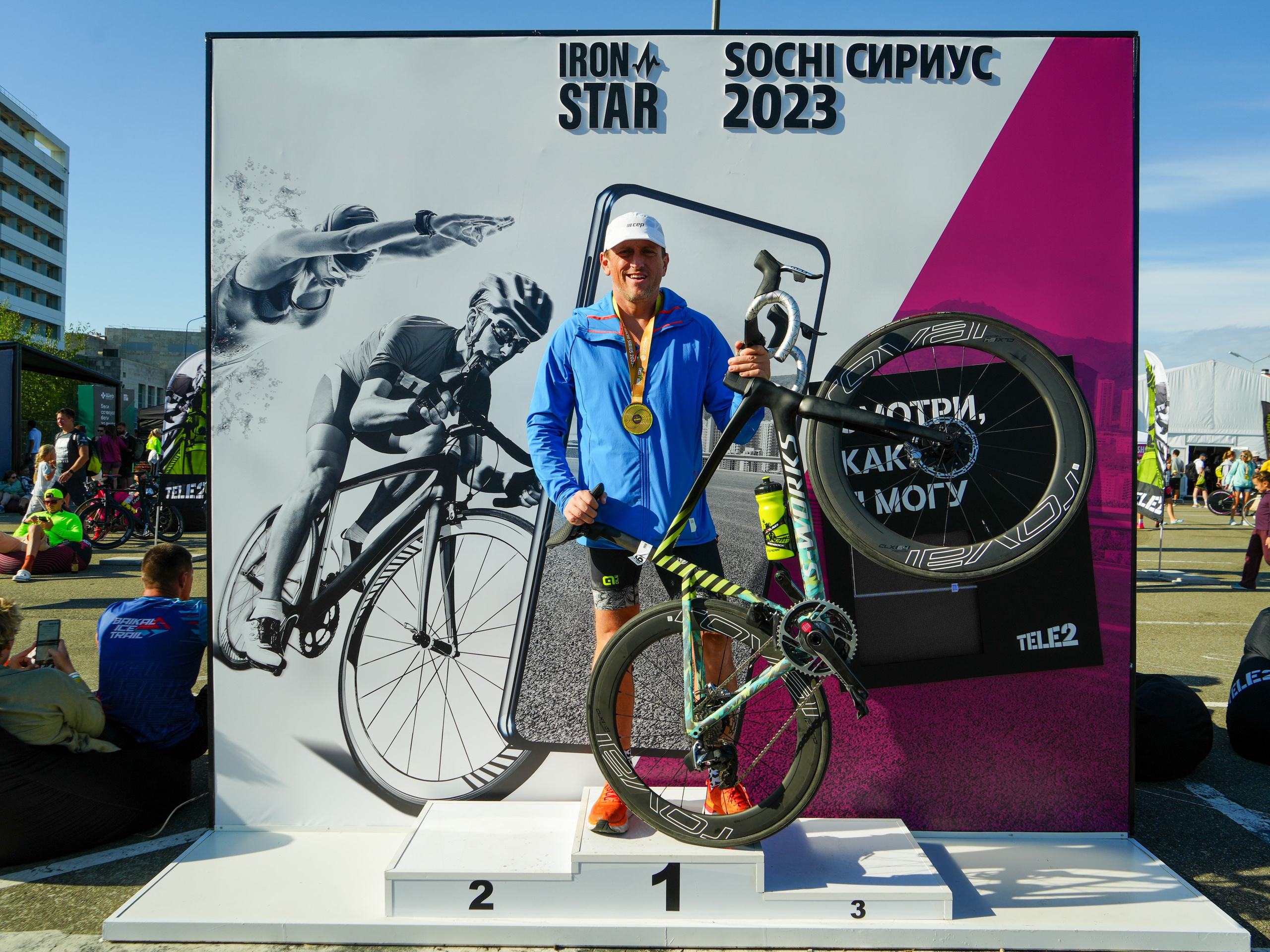 Фотоотчет партнерской интеграции для компании TELE2 на фестивале Ironstar. Репортажный фотограф в Красной Поляне и Сочи Павлюченко Екатерина