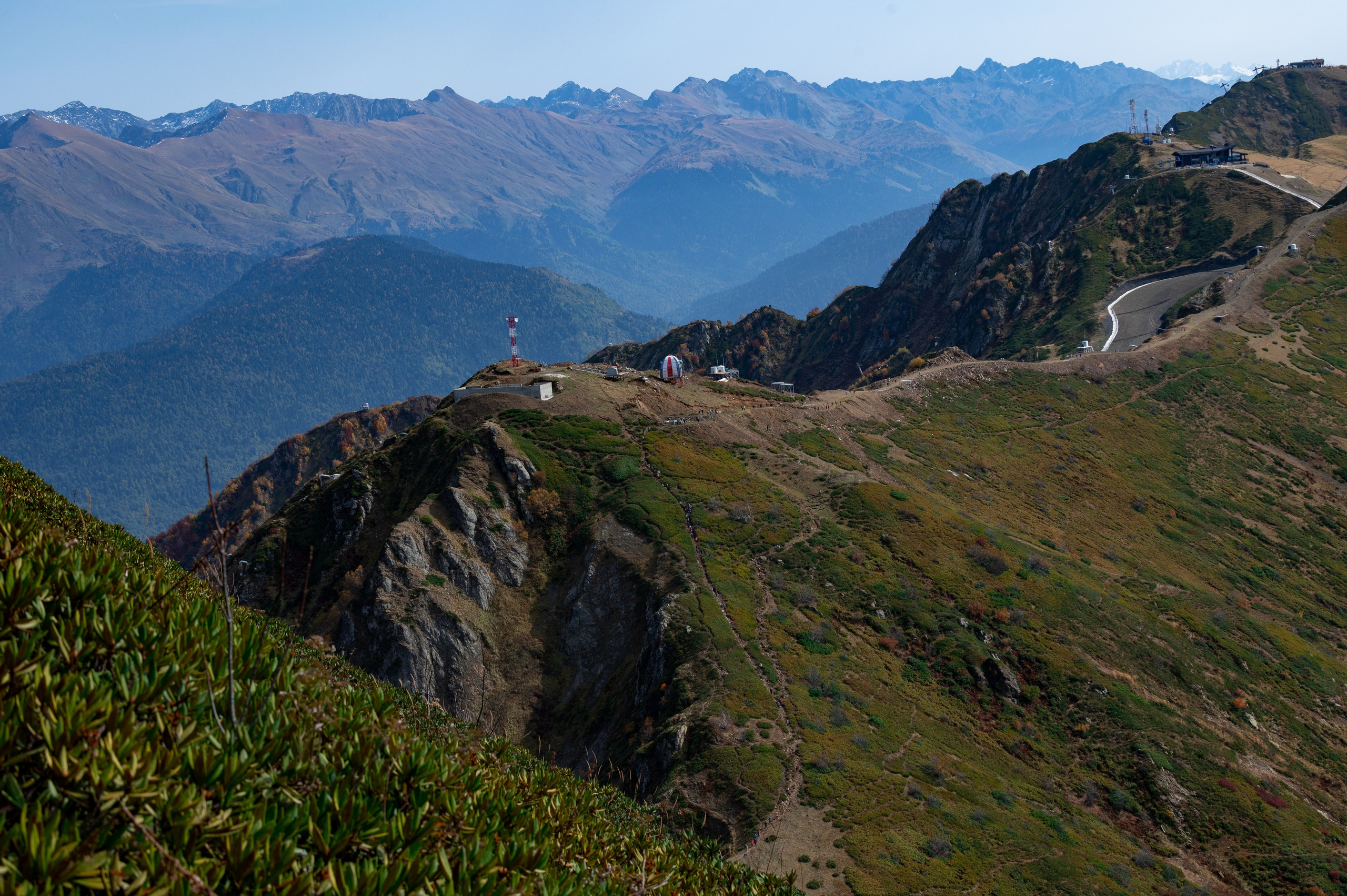 Хайкинг по трем курортам Красной Поляны 2022. Репортажный фотограф в Красной Поляне и Сочи Павлюченко Екатерина