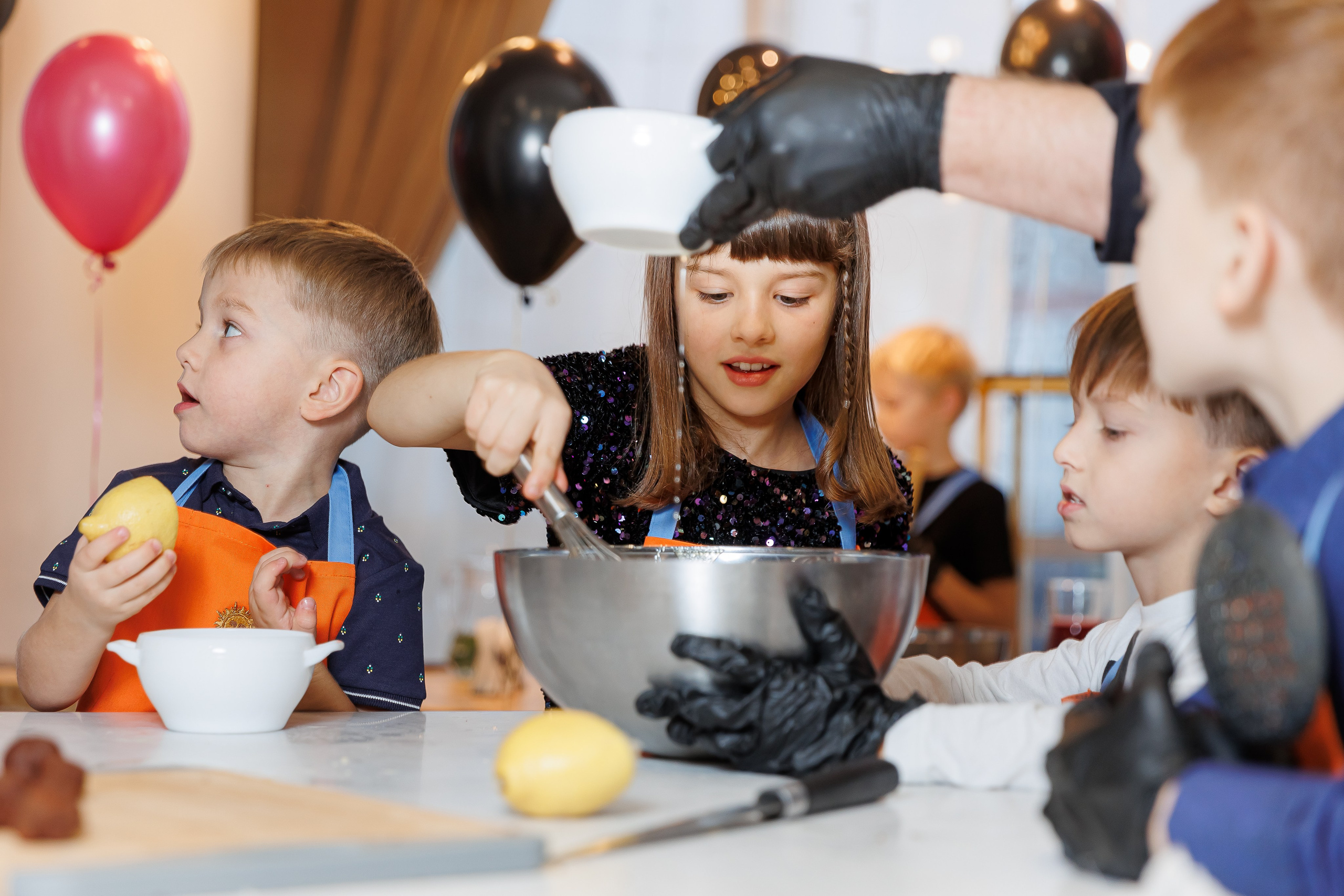 День рождения Насти «Венсдэй во Вкусотеррии». Семейный и детский фотограф Комина Елена, Власиха, Одинцово