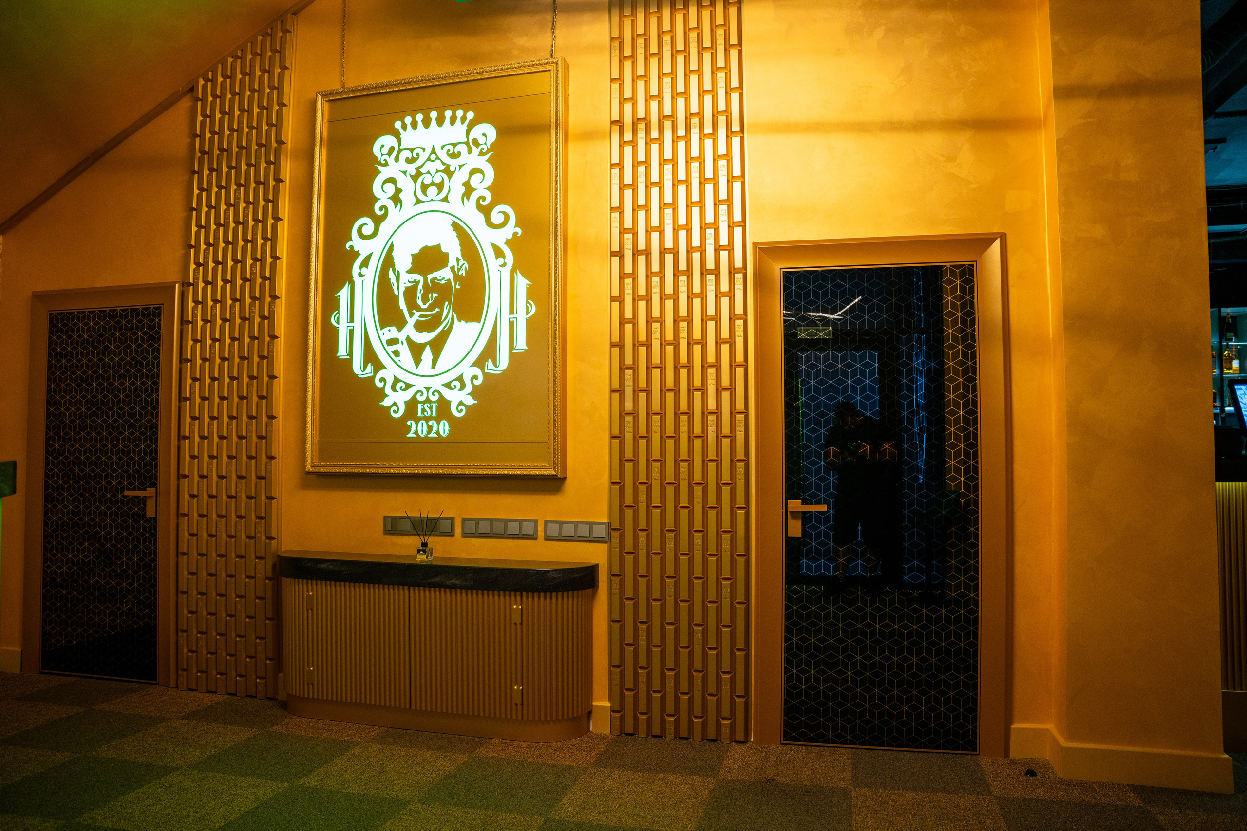 Фотосъемка интерьера стриптиз-клуба Hefner — элитный клуб Краснодара. Интерьерная фотосъемка клуба Hefner в Краснодаре — профессионально. Шедевры для Вас! Фотограф и Видеограф в Краснодаре Пахиев Руслан