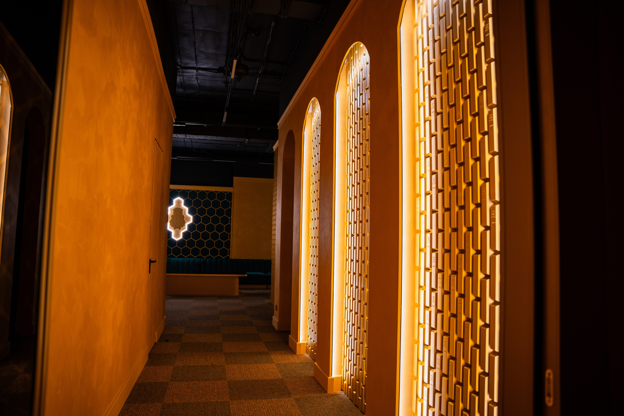 Фотосъемка интерьера стриптиз-клуба Hefner — элитный клуб Краснодара. Интерьерная фотосъемка клуба Hefner в Краснодаре — профессионально. Шедевры для Вас! Фотограф и Видеограф в Краснодаре Пахиев Руслан