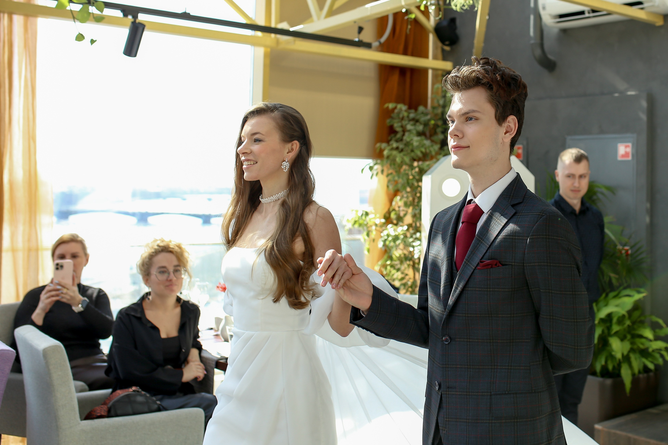 Юлия, 40-42 р-р, рост 176. KED Production — продакшн из СПб. Создаём фото, видео и контент, который помогает брендам и селлерам продавать больше