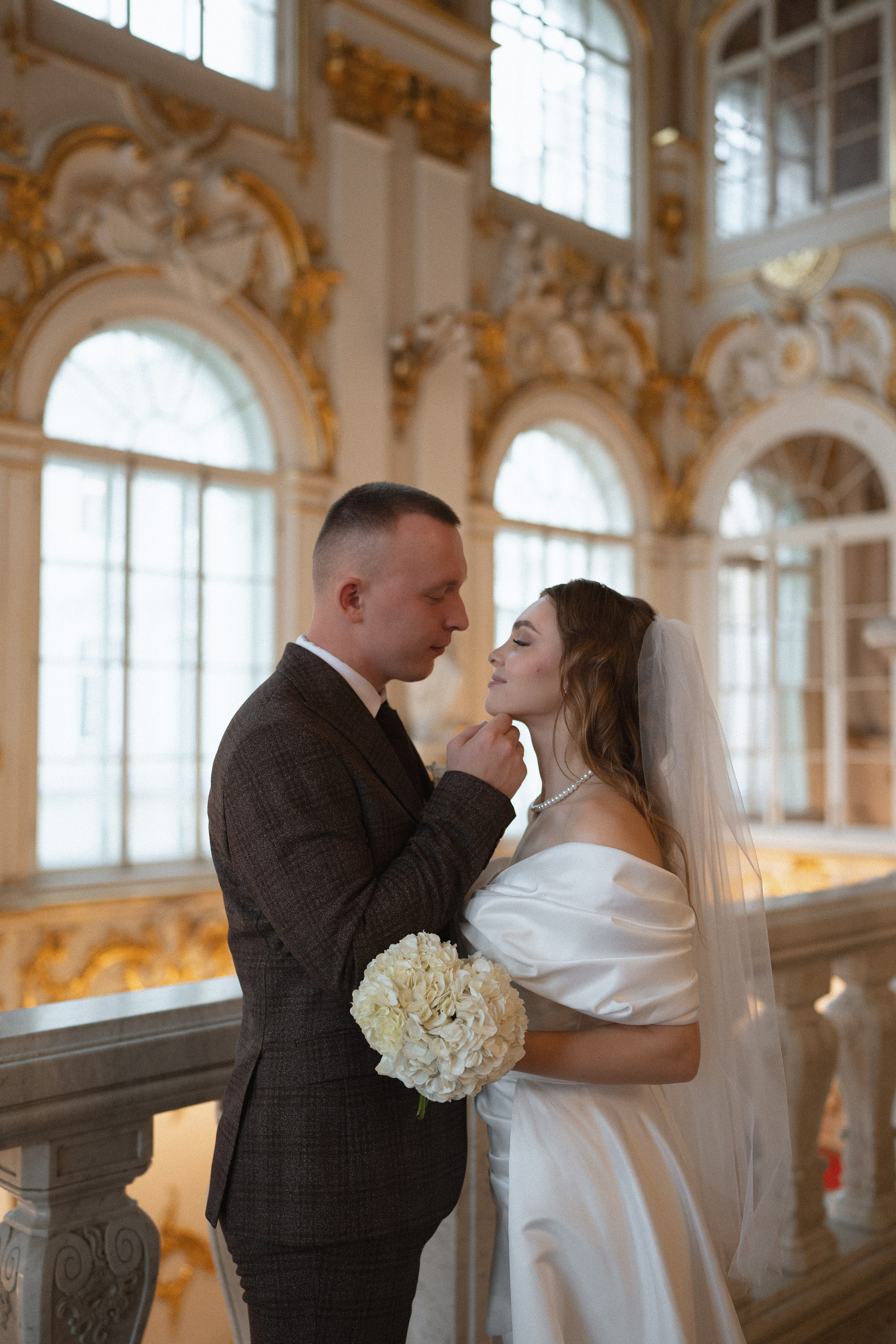 Дмитрий и Кира (Эрмитаж). Свадебный фотограф в Санкт-Петербурге