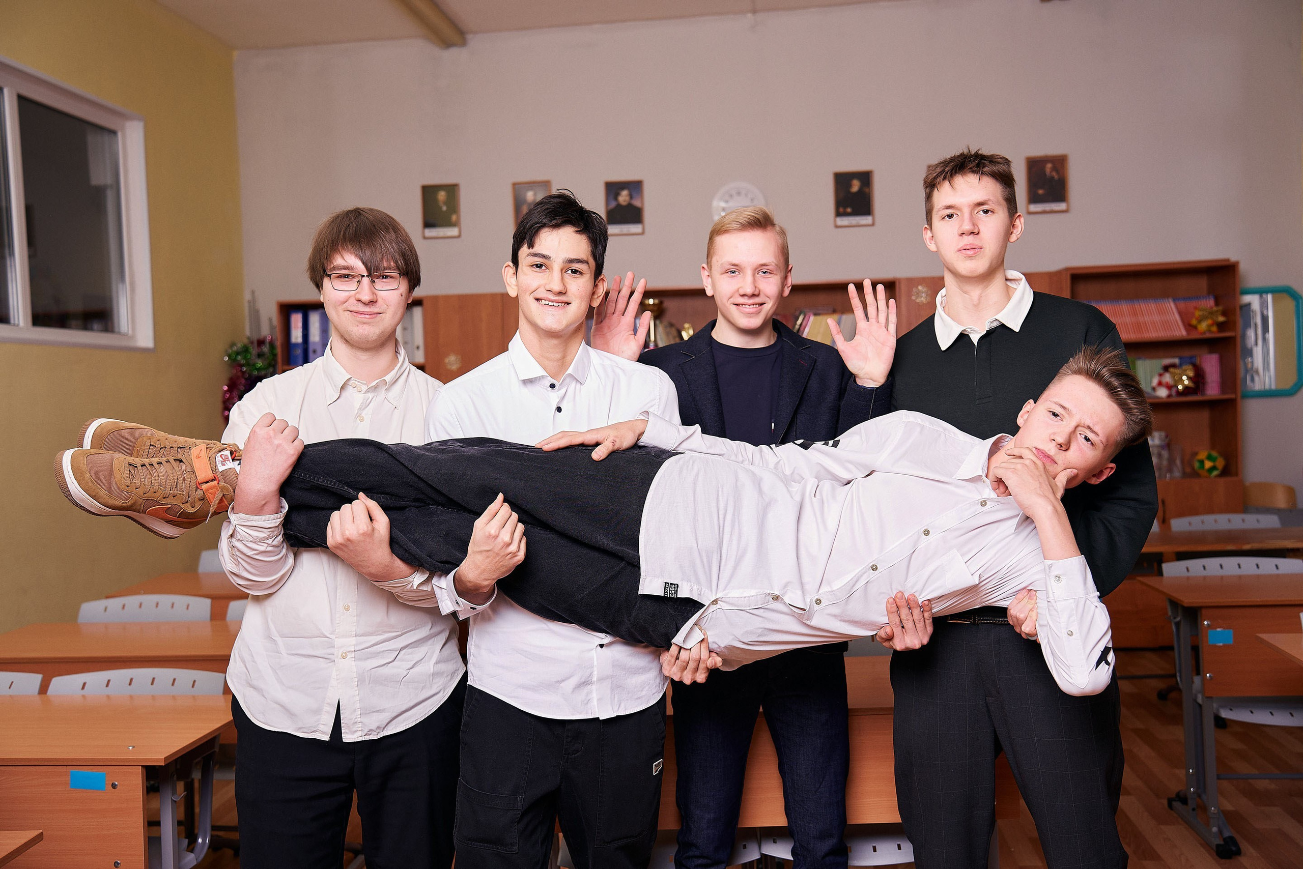 Галерея съемок в школе. Фотограф и видеограф Москва. Свадебный фотограф, видеограф. Выпускные альбомы. Оживающие альбомы