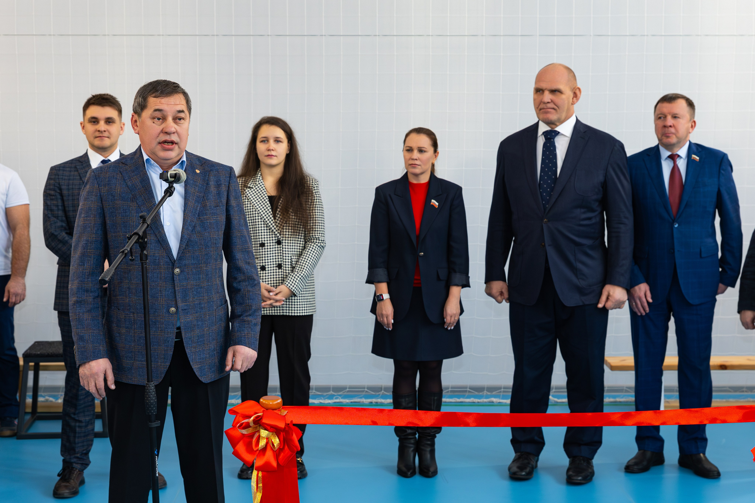 Открытия спортивного зала по вольной борьбе. В школе № 221. Фотограф Александр Поздняков  Новосибирск