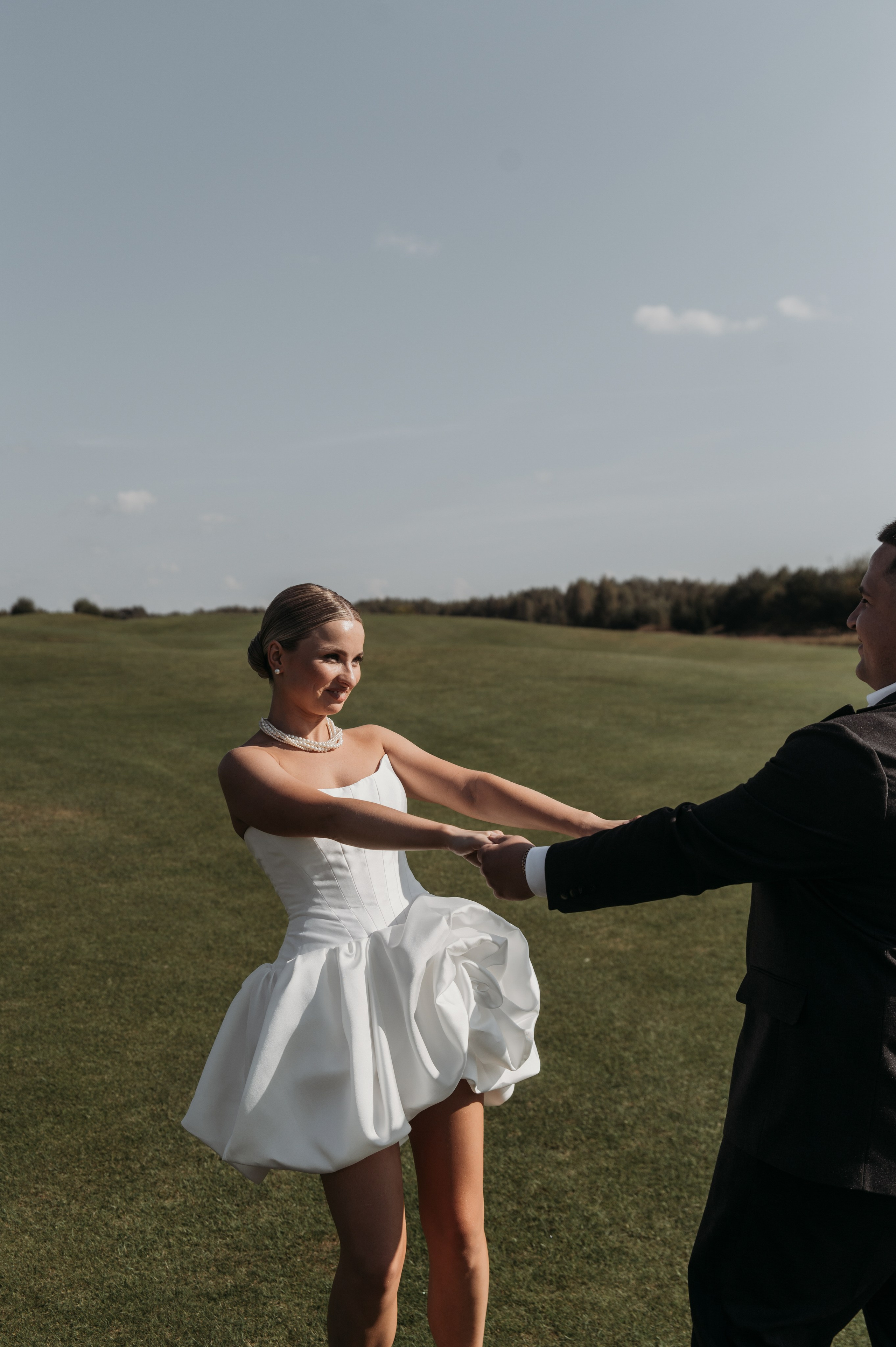 Свадебная фотосессия в Завидово гольф поле с утром невесты и красивым свадебным банкетом. Свадебный фотограф в Твери, Москве и Санкт-Петербурге Денисова Екатерина