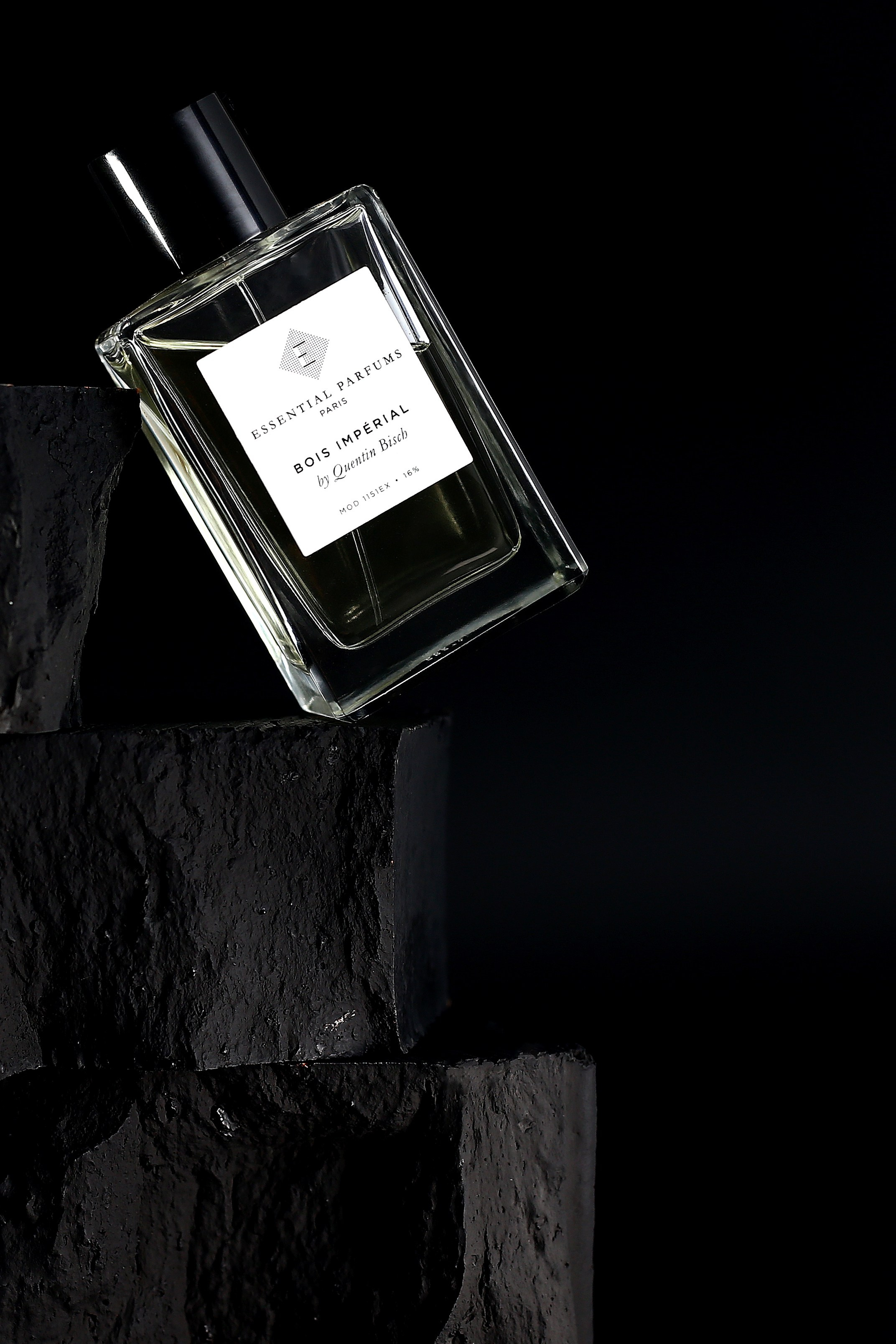 Парфюм в темных тонах. Фотограф для различных событий, проектов, маркетплейсов, сайтов и мероприятий в Екатеринбурге