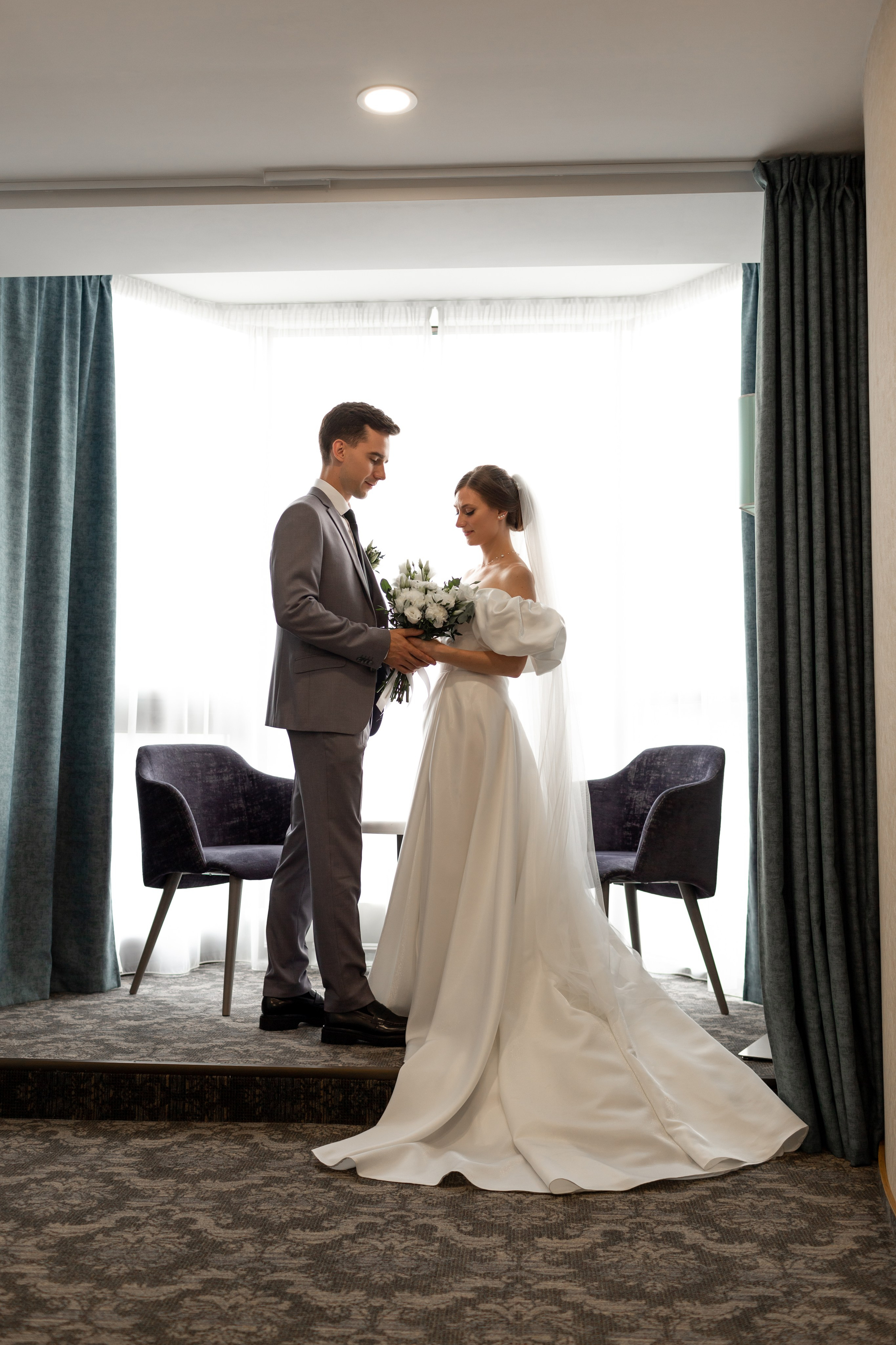 Свадебная фотопрогулка в Санкт-Петербурге. Свадебный фотограф Кирилл Белый