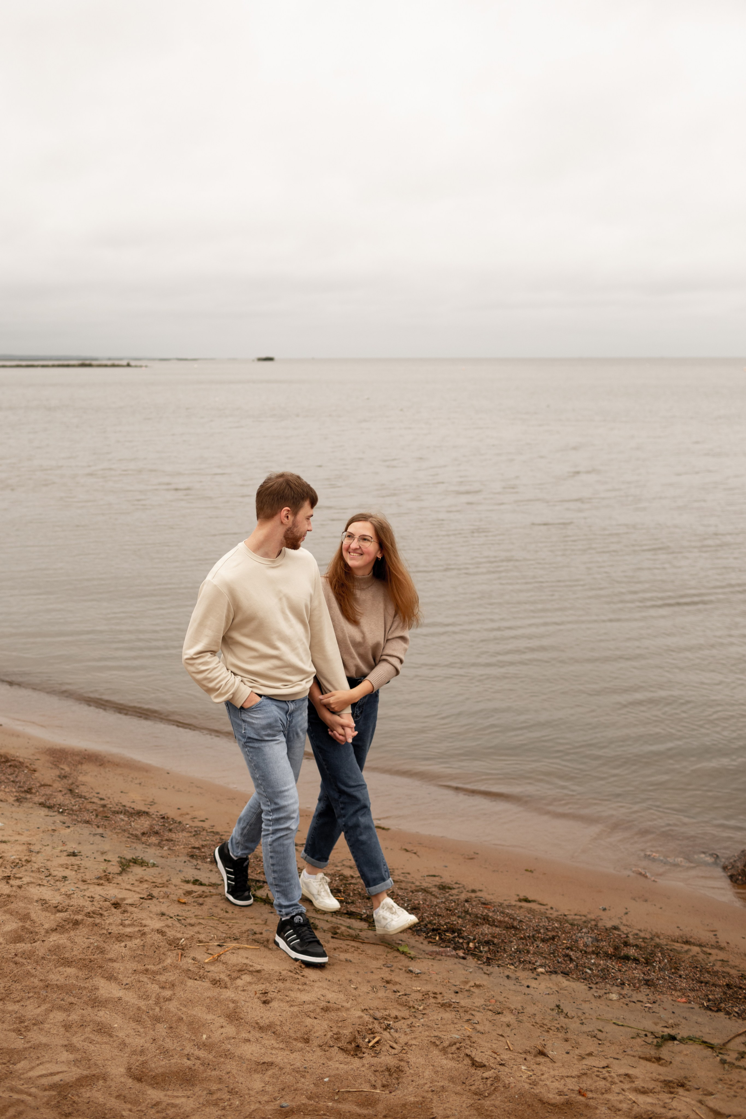 Семейная фотопрогулка на пляже. Свадебный фотограф Кирилл Белый