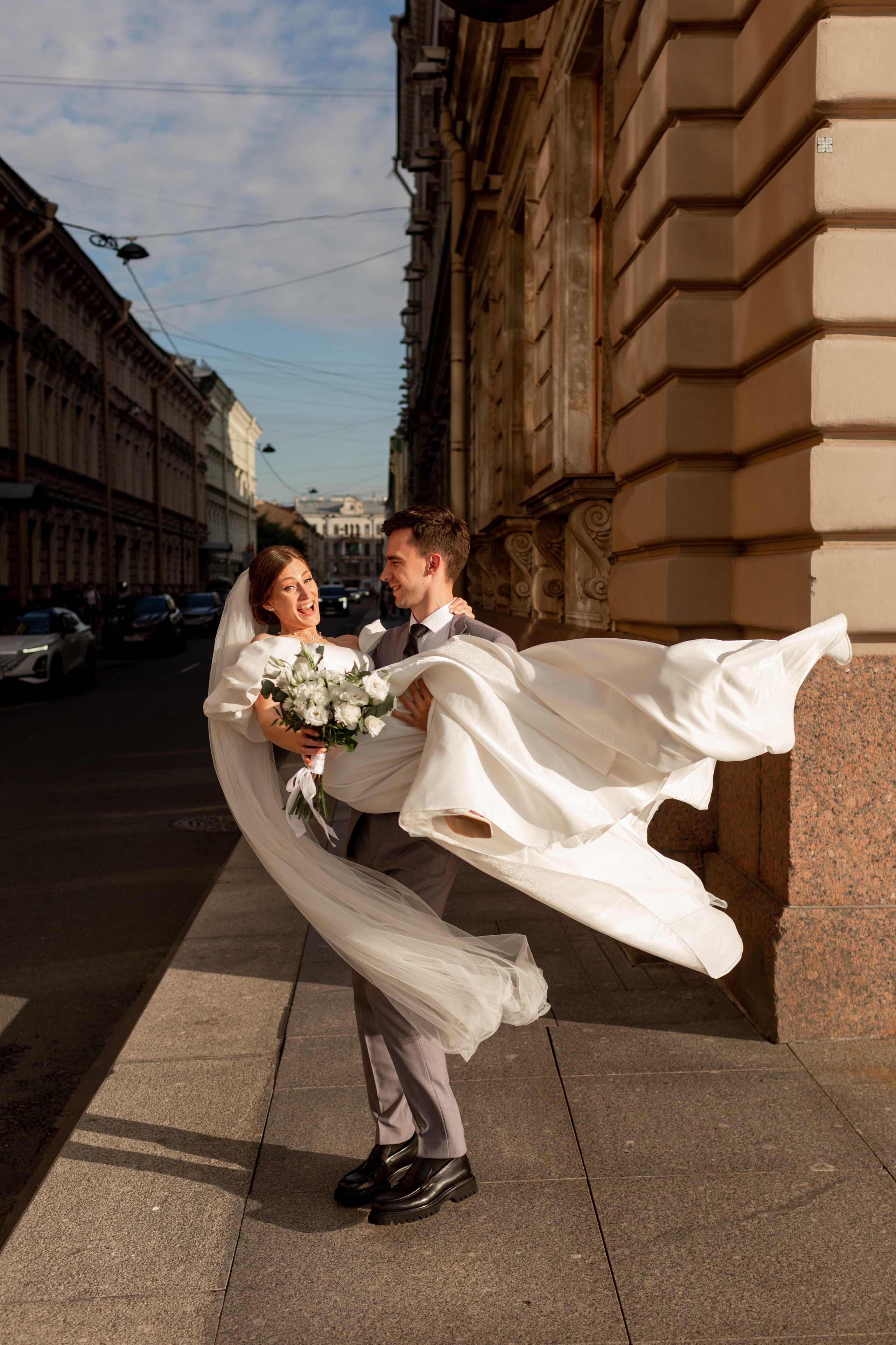 Свадебная фотопрогулка в Санкт-Петербурге. Свадебный фотограф Кирилл Белый