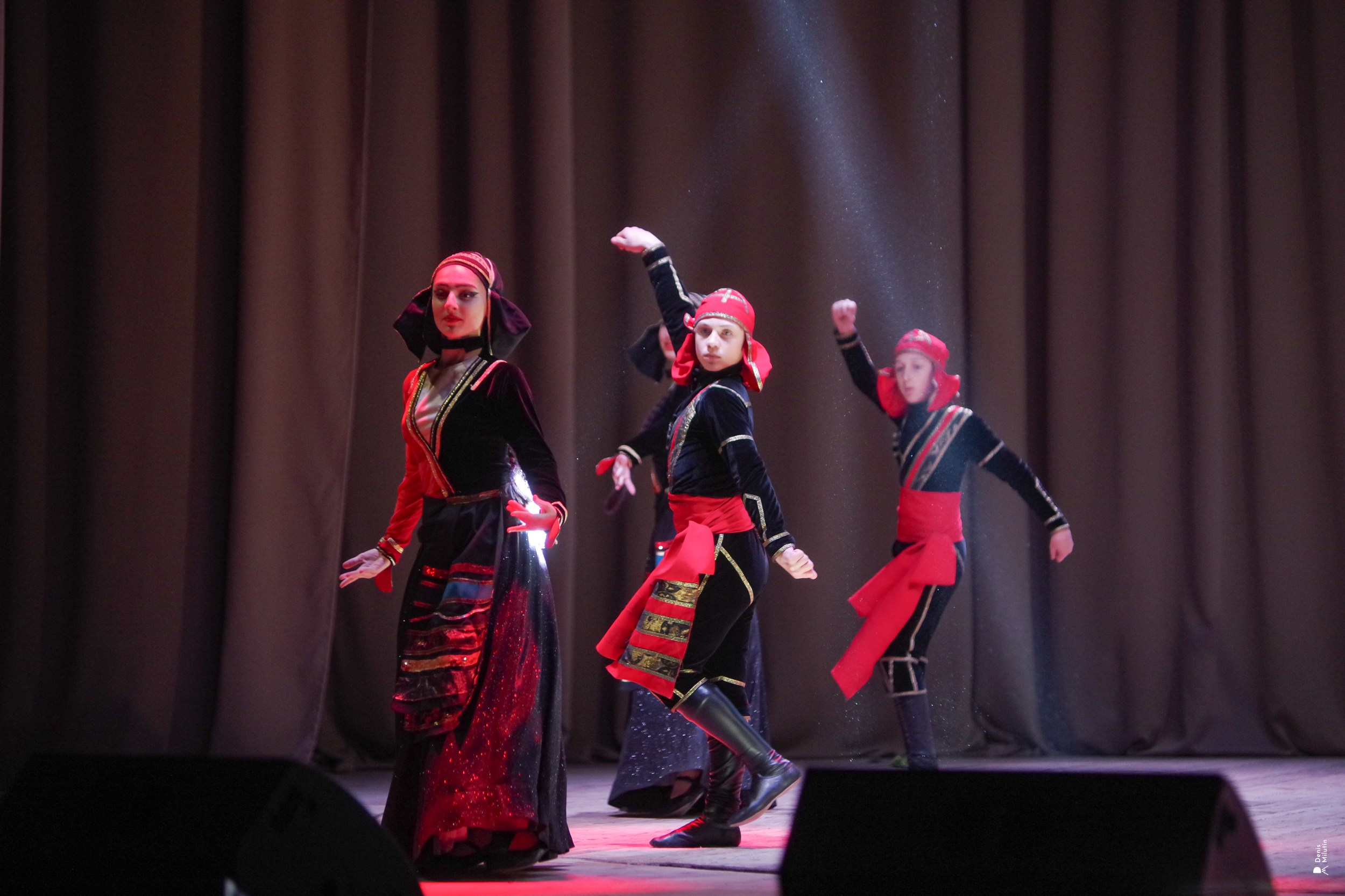 Танцы в Хоби. Портретный фотограф Денис Милютин