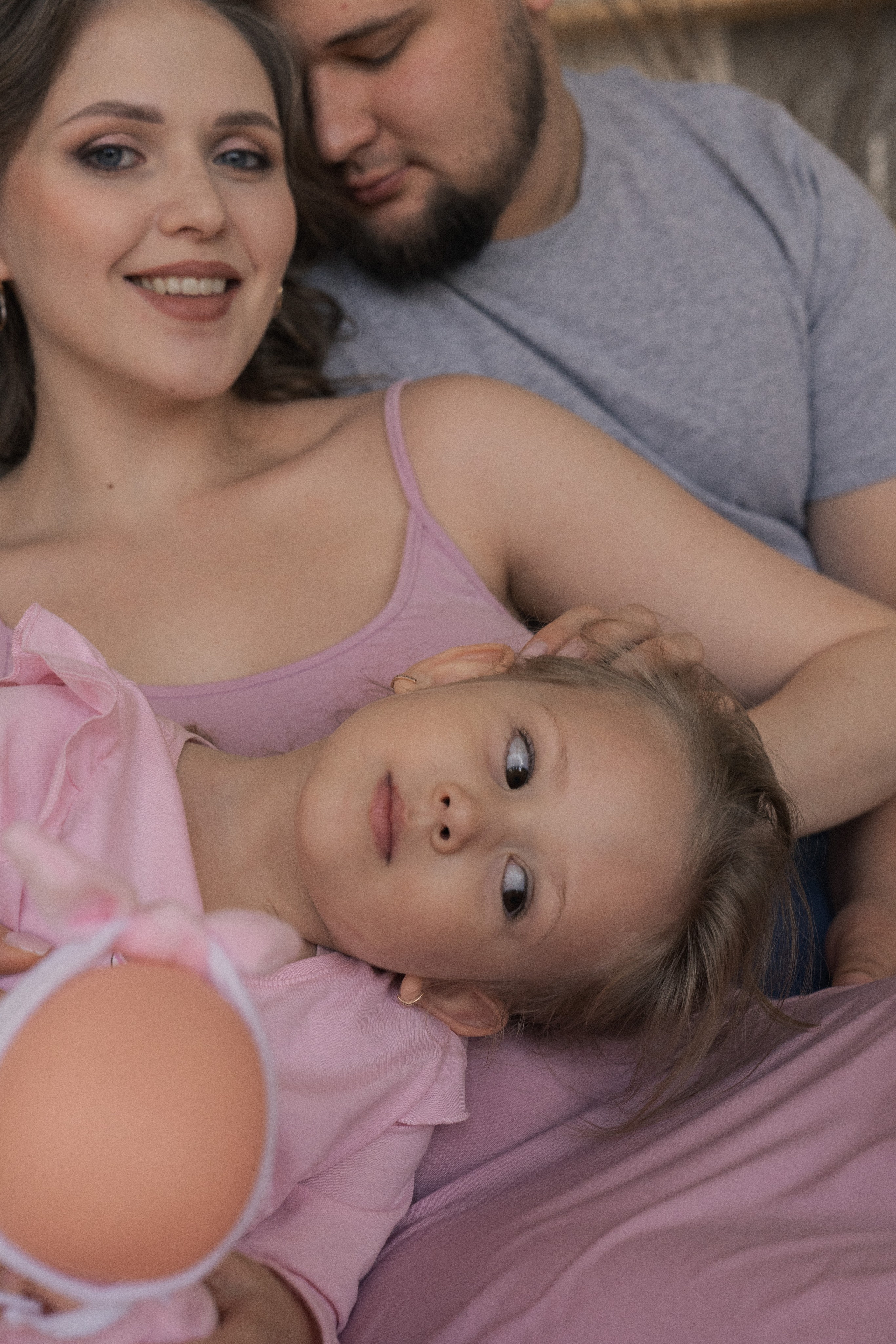 Семейная съемка в ожидании в студии WhiteGarden. Семейный фотограф Екатеринбург Татьяна Девятых